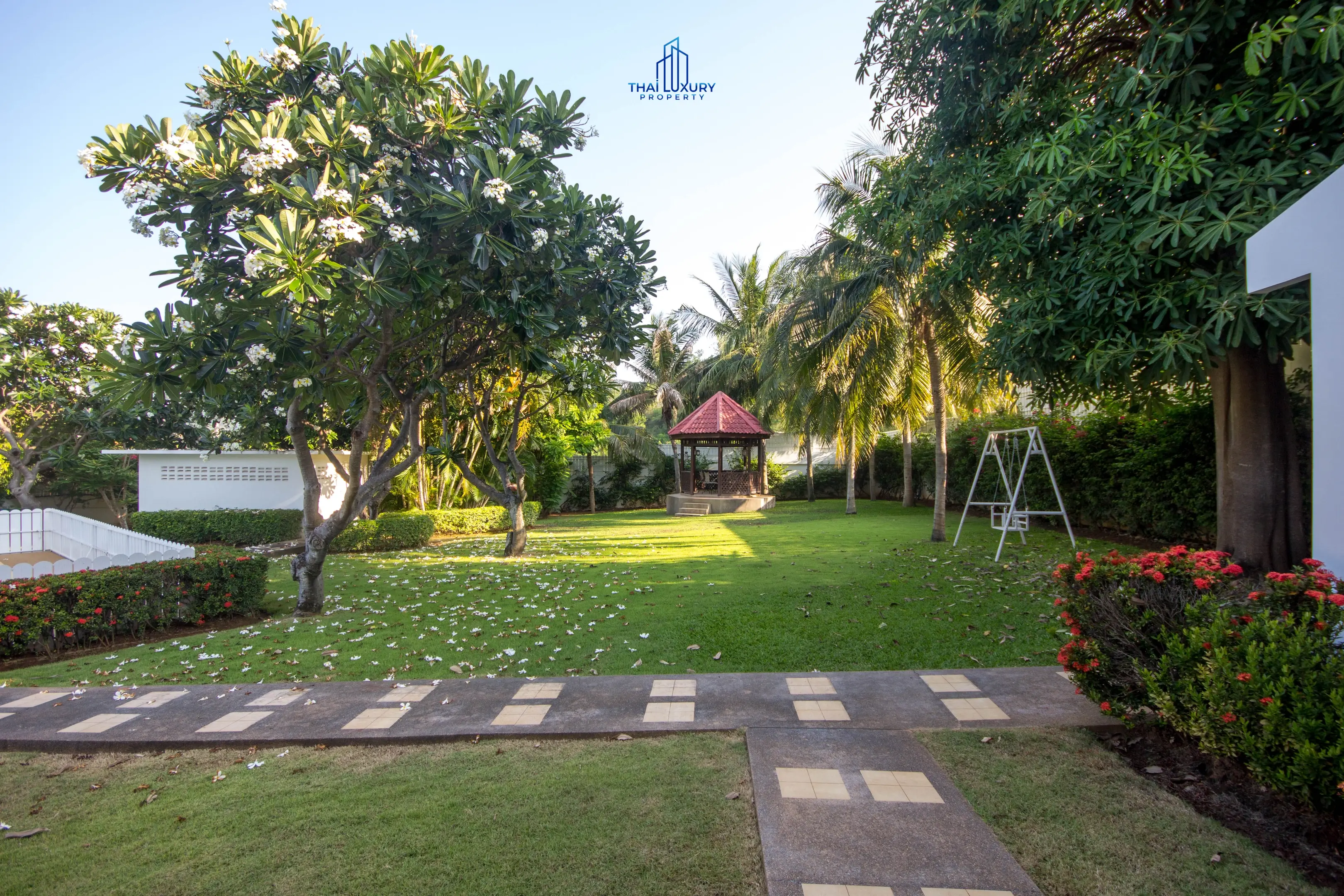 บ้านขนาดใหญ่ 5 ห้องนอน พร้อมสระว่ายน้ำส่วนตัวและเทอเรซกลางแจ้งกว้างขวางในหนองแก