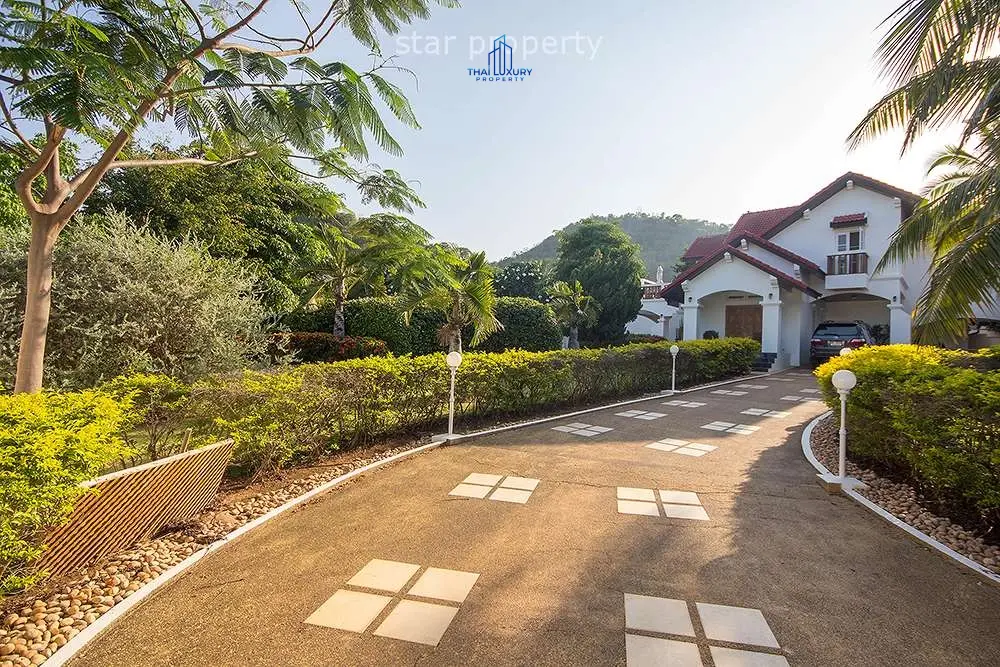บ้านขนาดใหญ่ 5 ห้องนอน พร้อมสระว่ายน้ำส่วนตัวและเทอเรซกลางแจ้งกว้างขวางในหนองแก