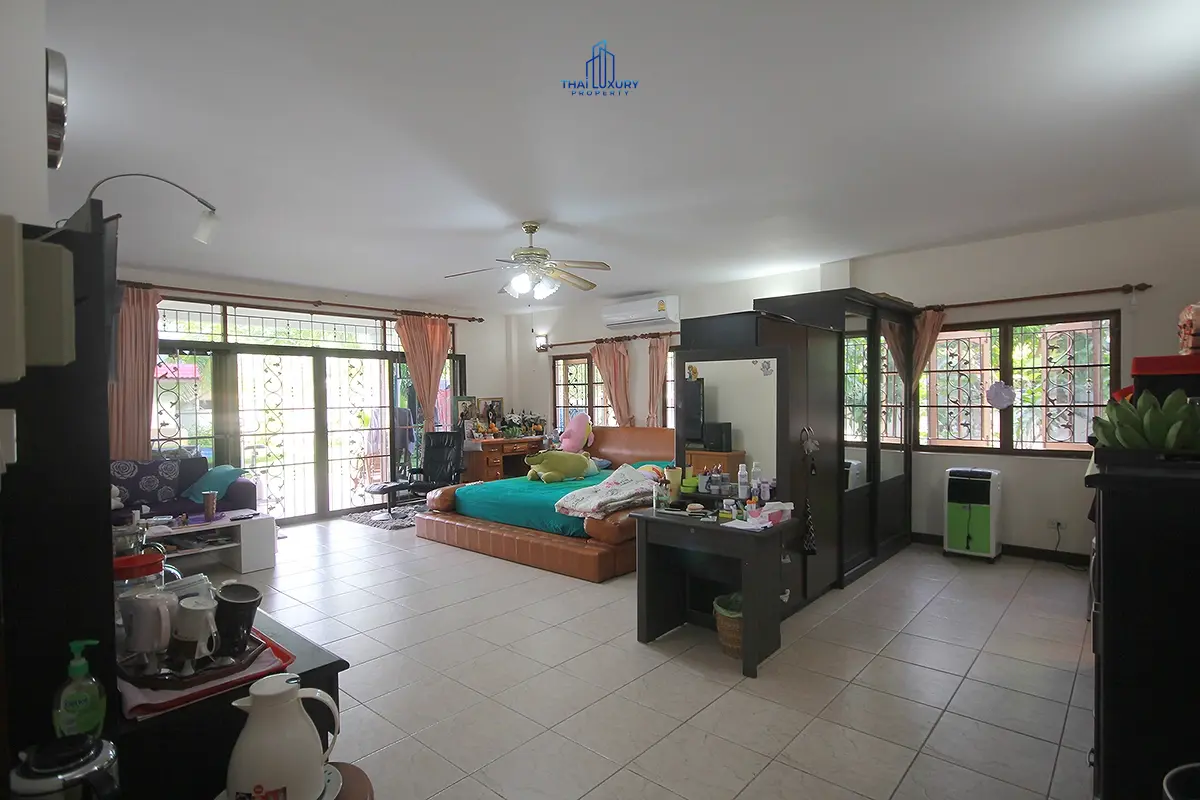 วิลล่าขนาดใหญ่ 4 ห้องนอน พร้อมสระว่ายน้ำส่วนตัวทรงโค้ง ในทับใต้ หัวหิน