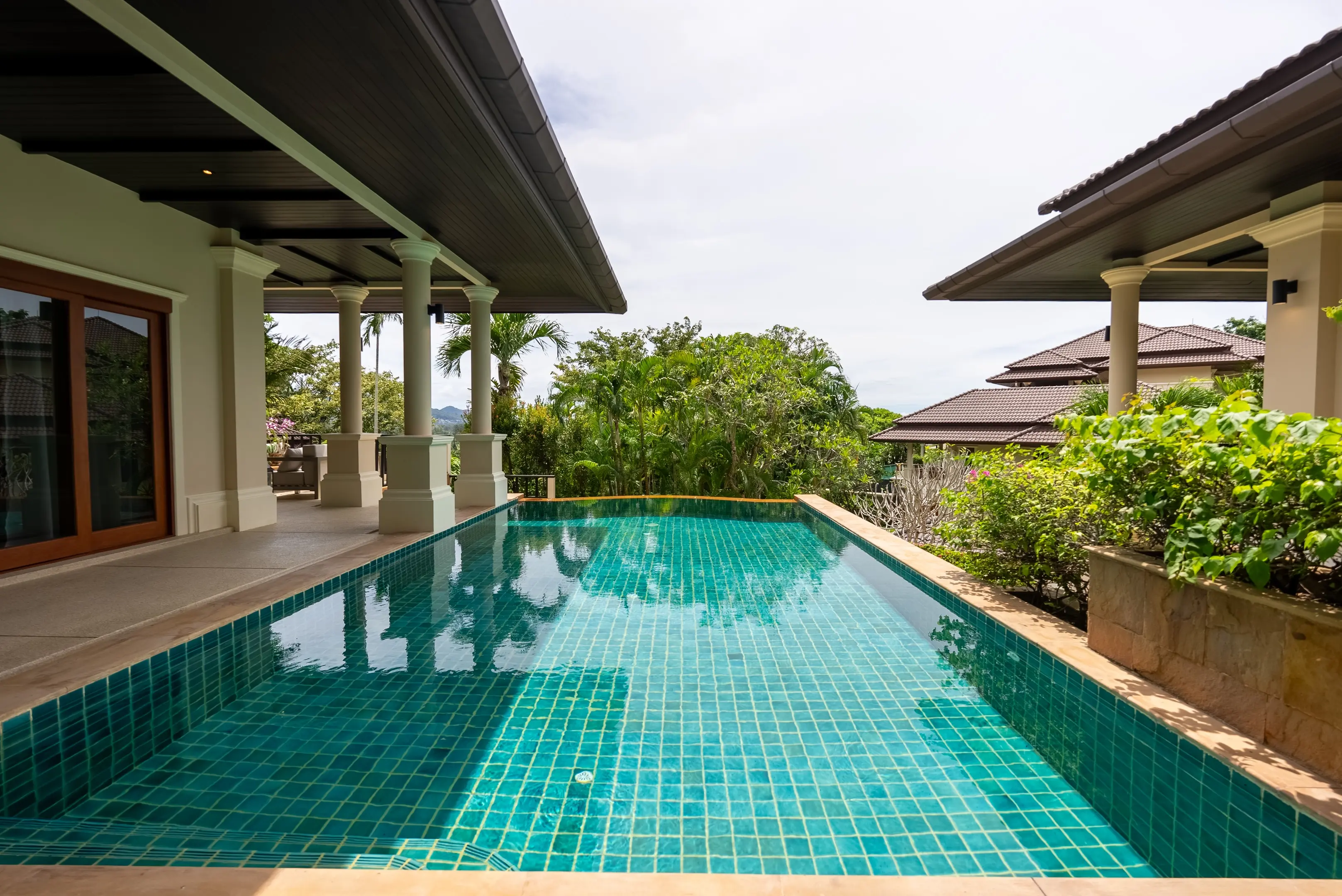 LAKEWOOD HILLS VILLA