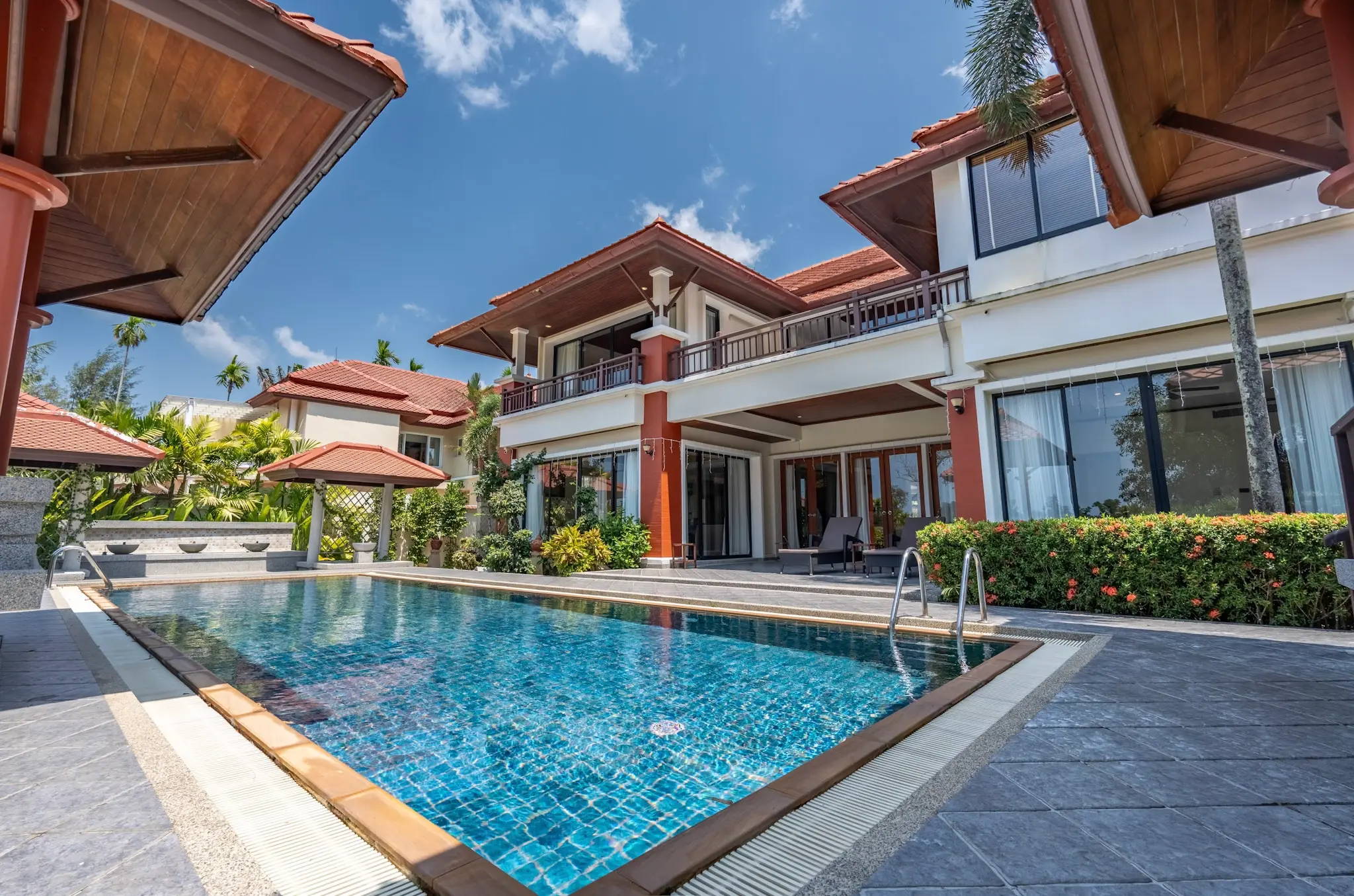LAGUNA HOMES 12
