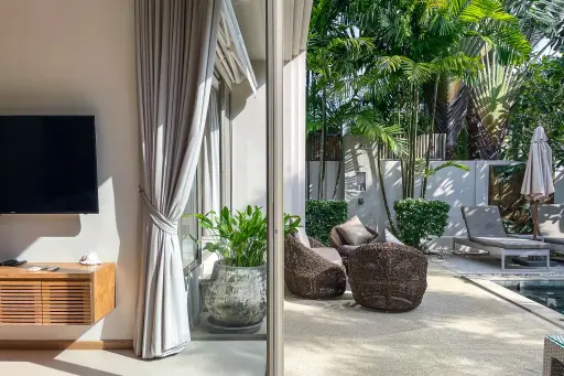Stunning 3 Bedroom Trichada Villa Cherngtalay - Pool Deck - Chairs - Living Room