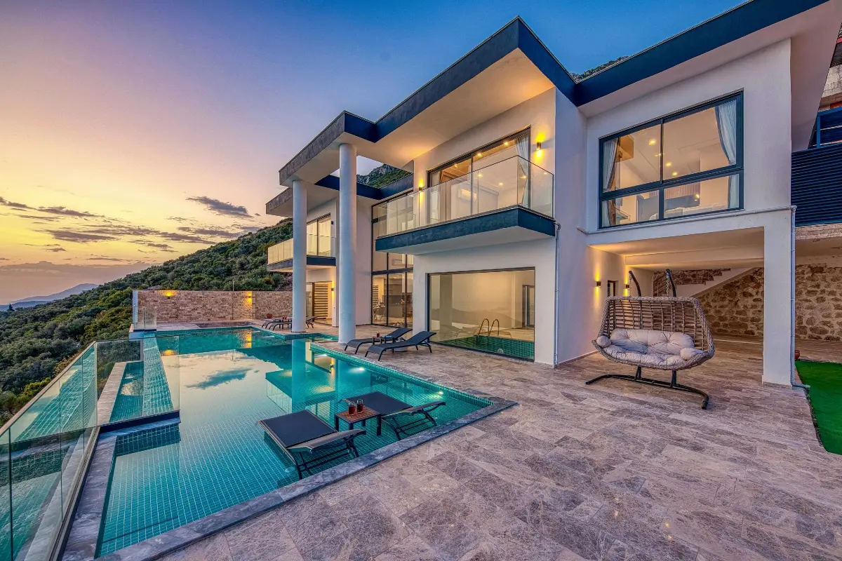 Best Luxury Villas to Buy in Phuket [2025]