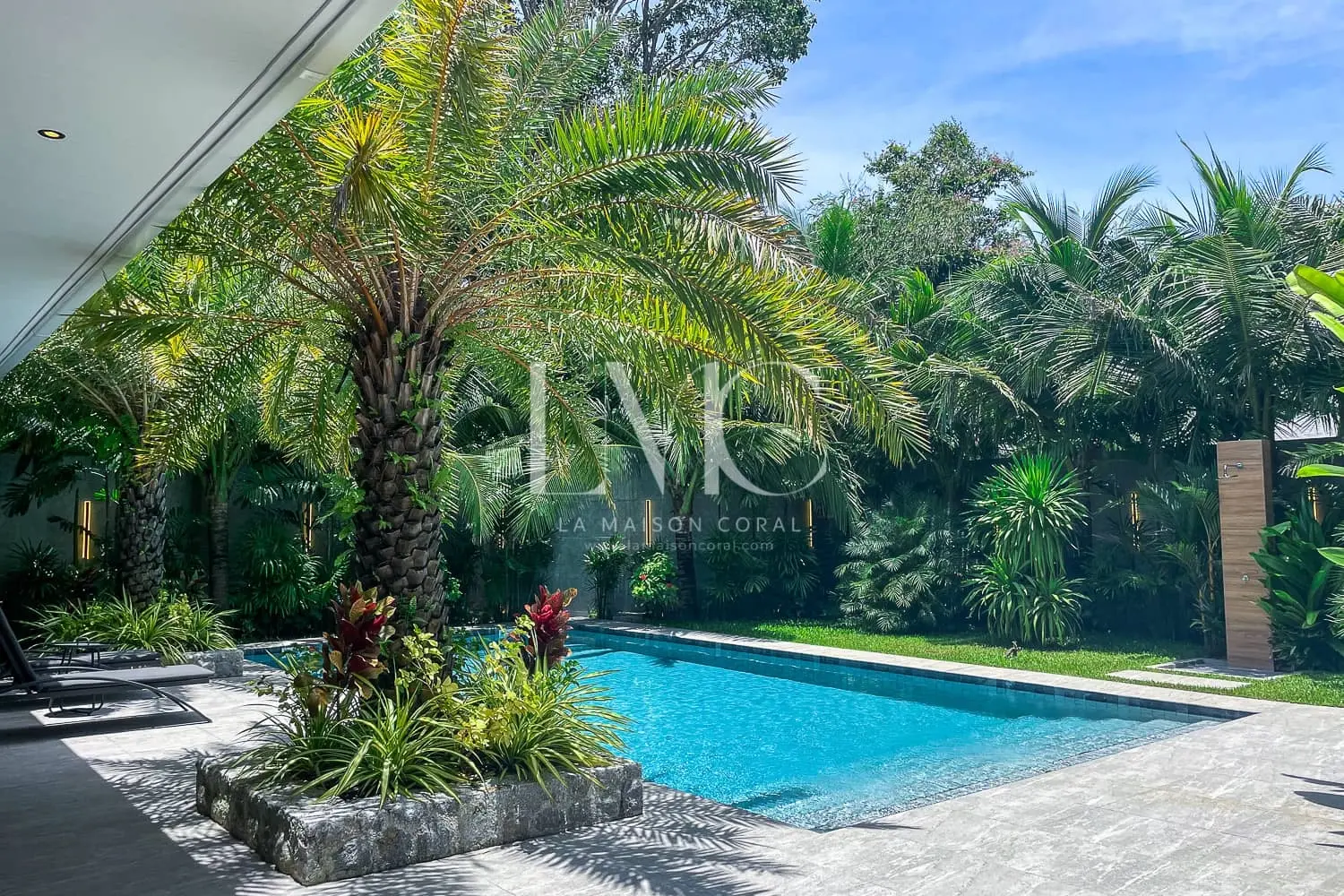 Splendid Stylish 3-Bedroom Pool Villa Located in Rawai, Phuket