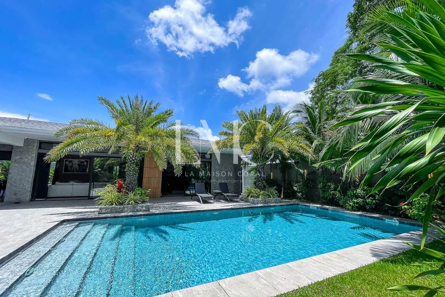 Splendid Stylish 3-Bedroom Pool Villa Located in Rawai, Phuket