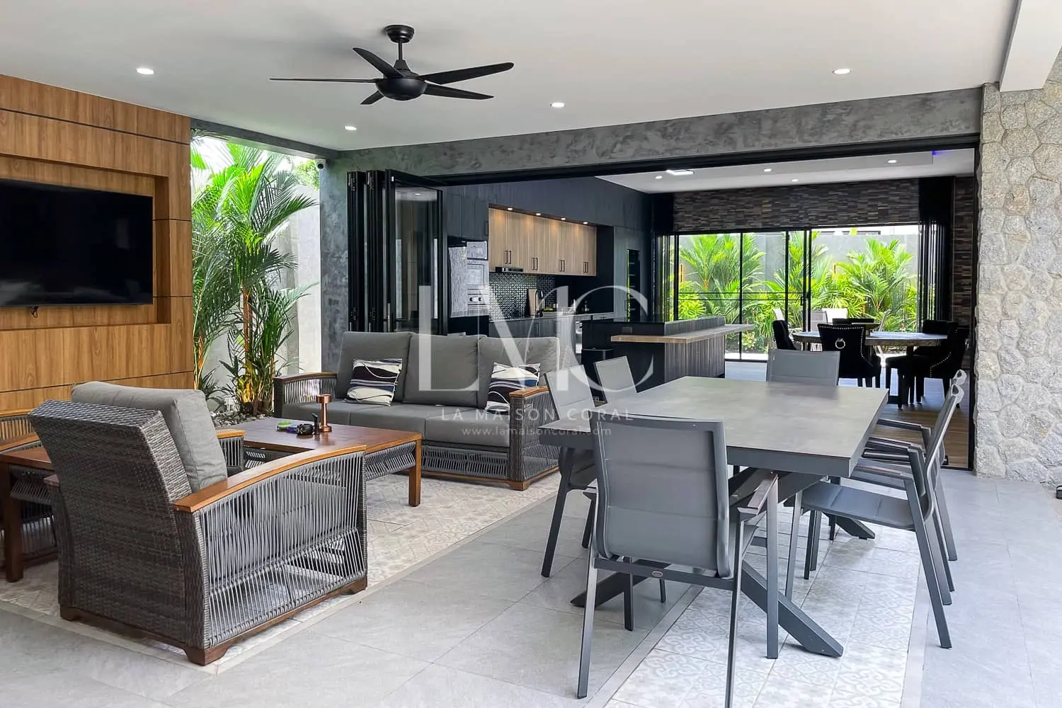 Splendid Stylish 3-Bedroom Pool Villa Located in Rawai, Phuket