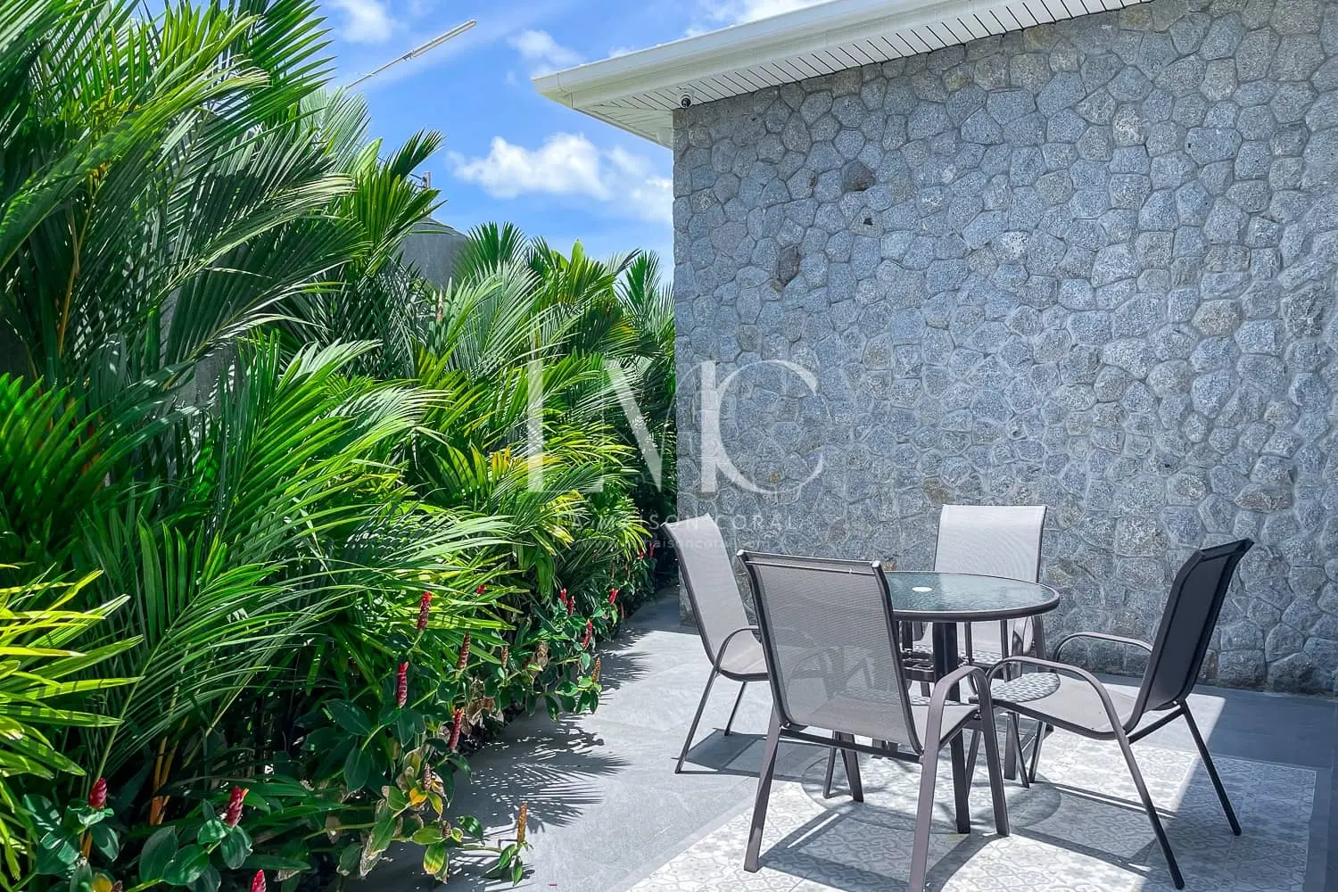 Splendid Stylish 3-Bedroom Pool Villa Located in Rawai, Phuket