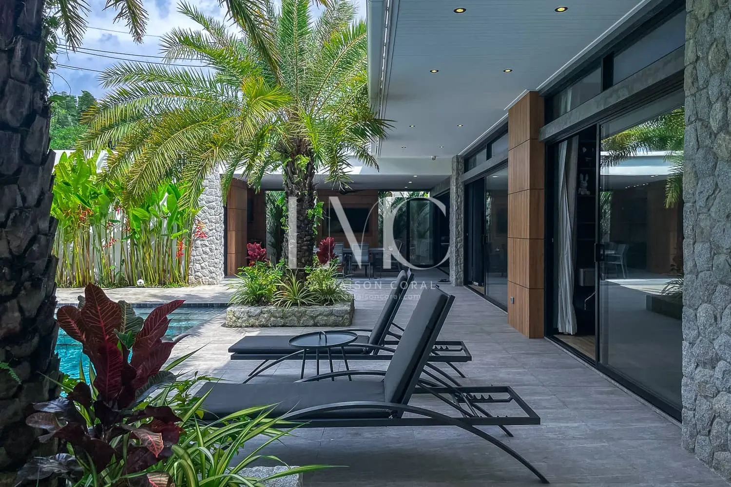 Splendid Stylish 3-Bedroom Pool Villa Located in Rawai, Phuket
