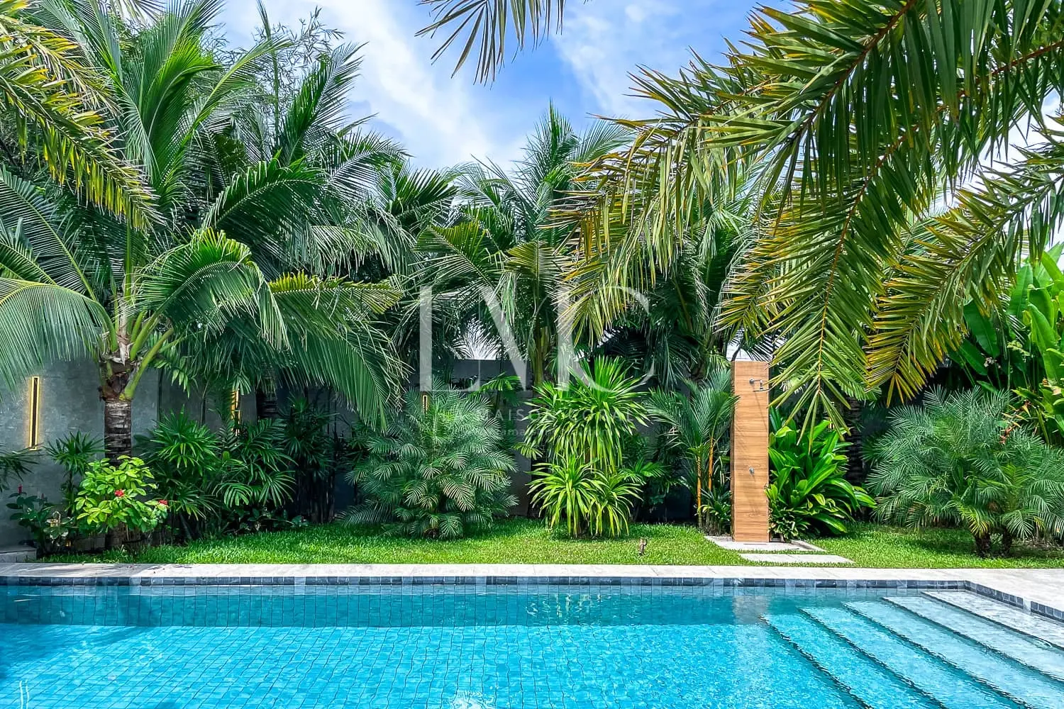 Splendid Stylish 3-Bedroom Pool Villa Located in Rawai, Phuket