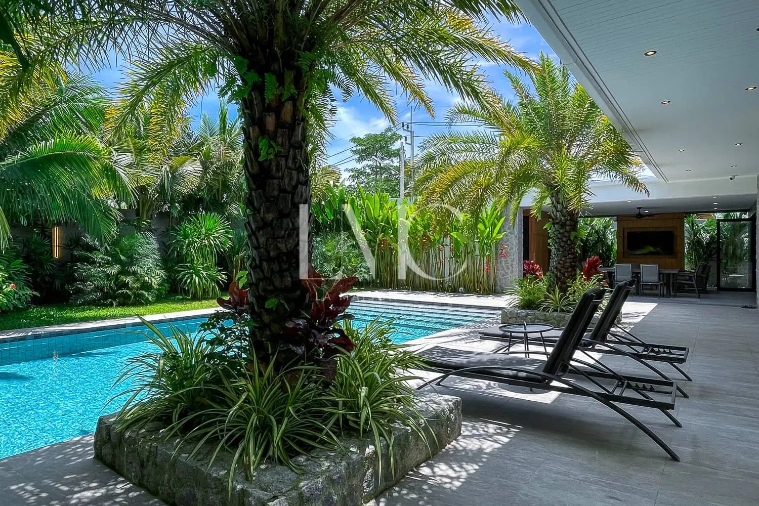Splendid Stylish 3-Bedroom Pool Villa Located in Rawai, Phuket