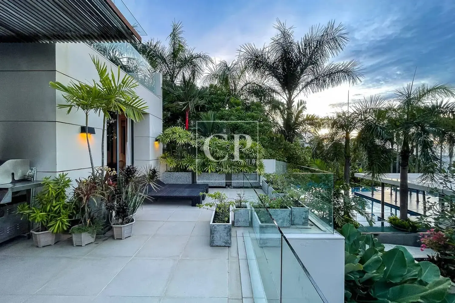 คอนโดวิวทะเล 2 ห้องนอนที่โดดเด่น, กะตะ, ภูเก็ต, ประเทศไทย