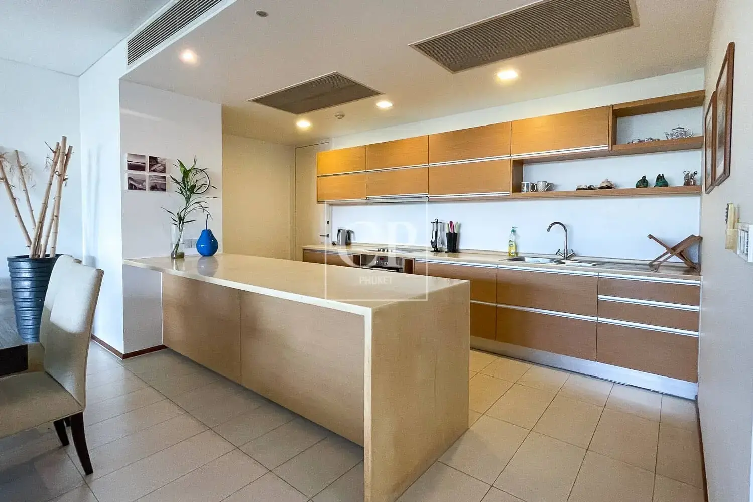 คอนโดวิวทะเล 2 ห้องนอนที่โดดเด่น, กะตะ, ภูเก็ต, ประเทศไทย