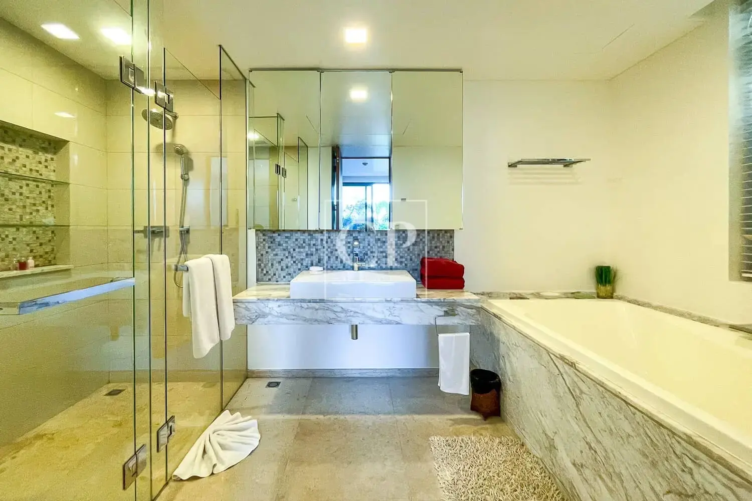คอนโดวิวทะเล 2 ห้องนอนที่โดดเด่น, กะตะ, ภูเก็ต, ประเทศไทย