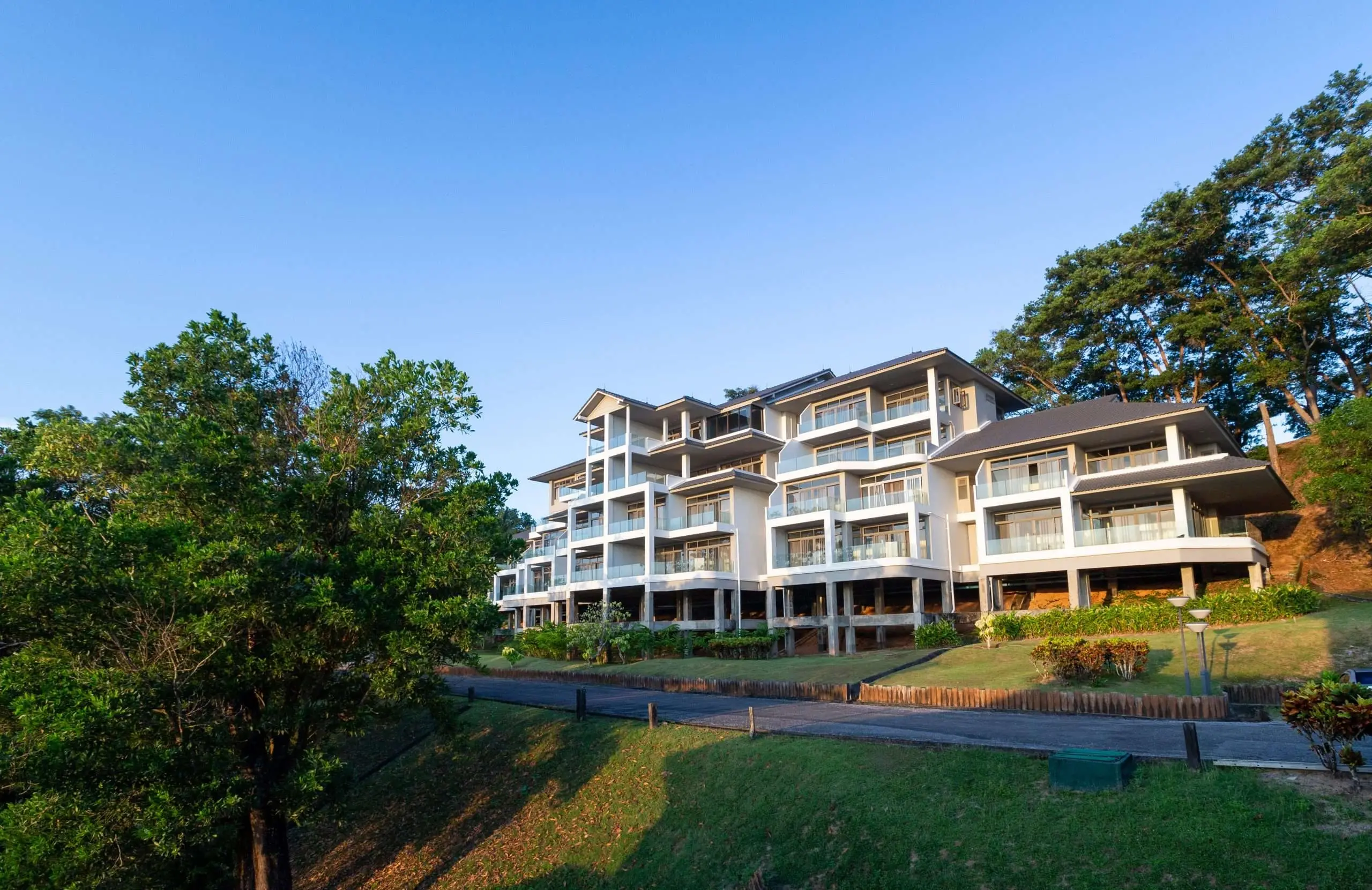 Condo Luxury Living Amidst Nature in a World-Class Golf Community