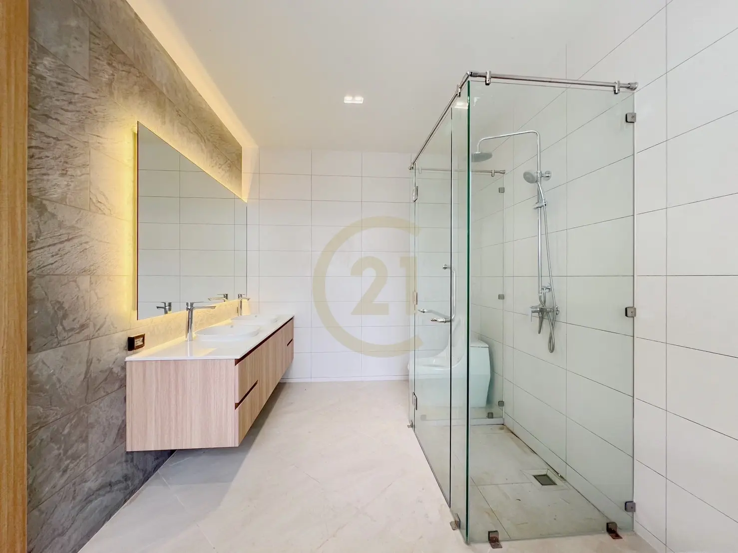 4 Bedrooms Serene Golf Course Retreat in Kathu, Phuket