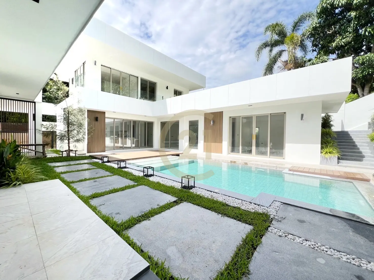 4 Bedrooms Serene Golf Course Retreat in Kathu, Phuket