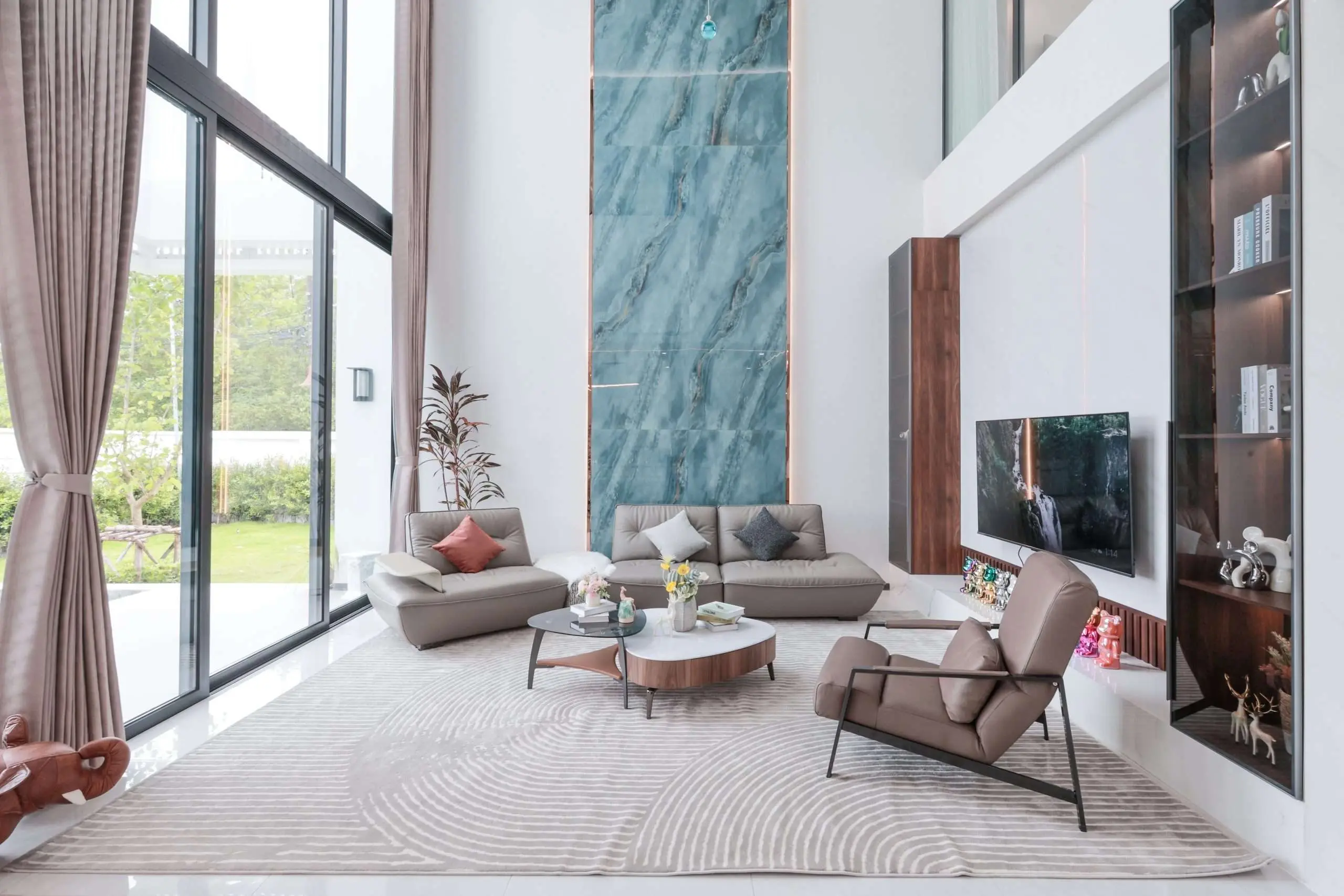 4 Bedrooms a Harmonious Blend of Luxury and Nature