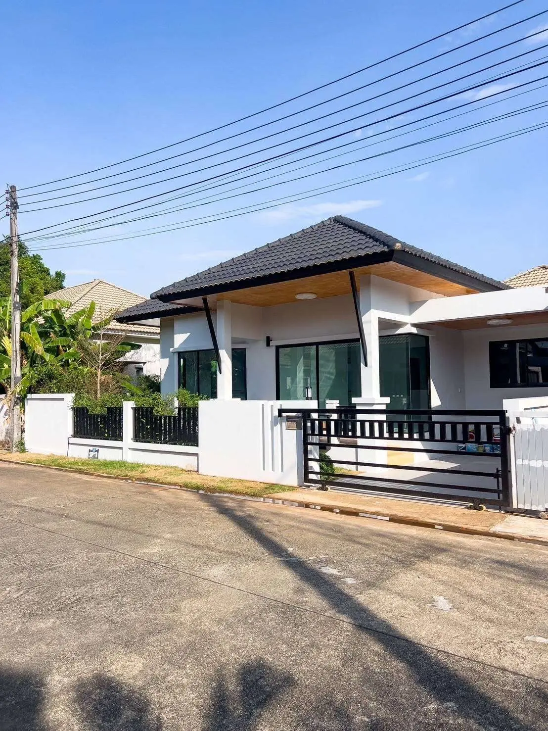 Modern 3-Bedroom Villa in Si Sunthon – Prime Location &amp; Spacious Living