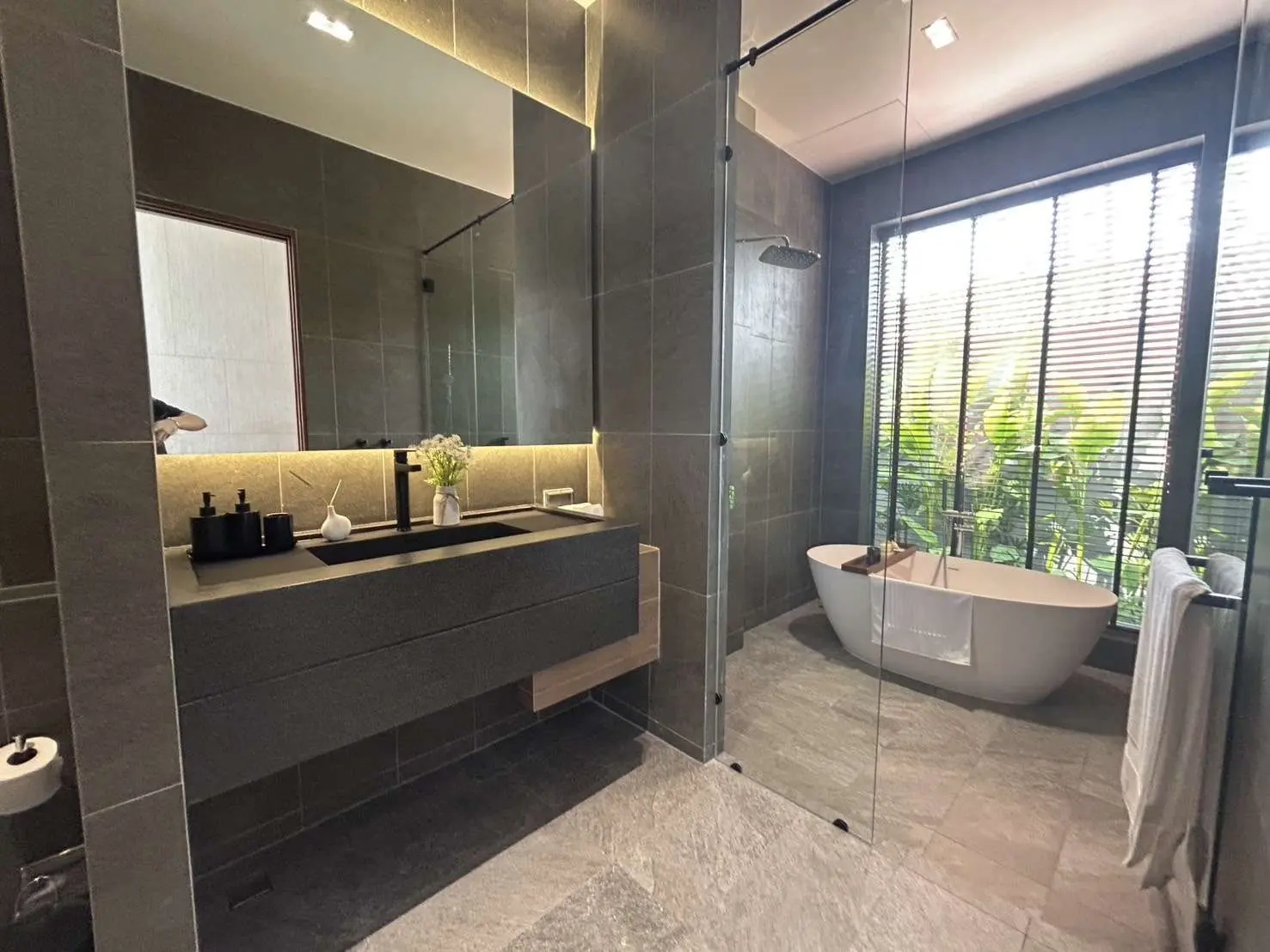 Modern Elegance Meets Tranquil Living