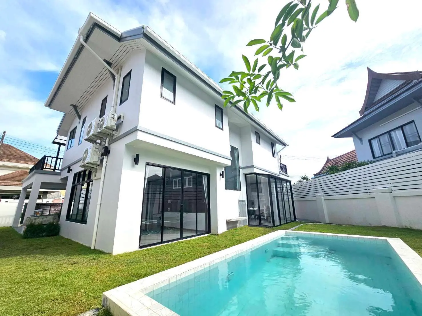 4 Bedrooms Tranquil Living in Chalong, Phuket