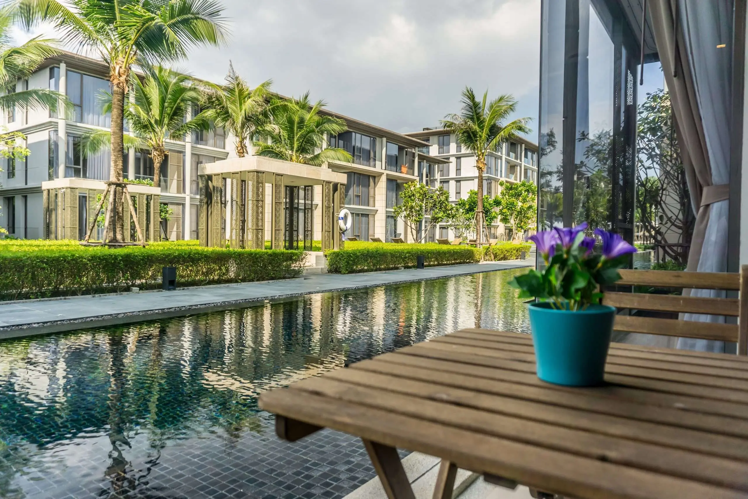 Luxury 2 Bedrooms Pool Access Beachfront Condominium