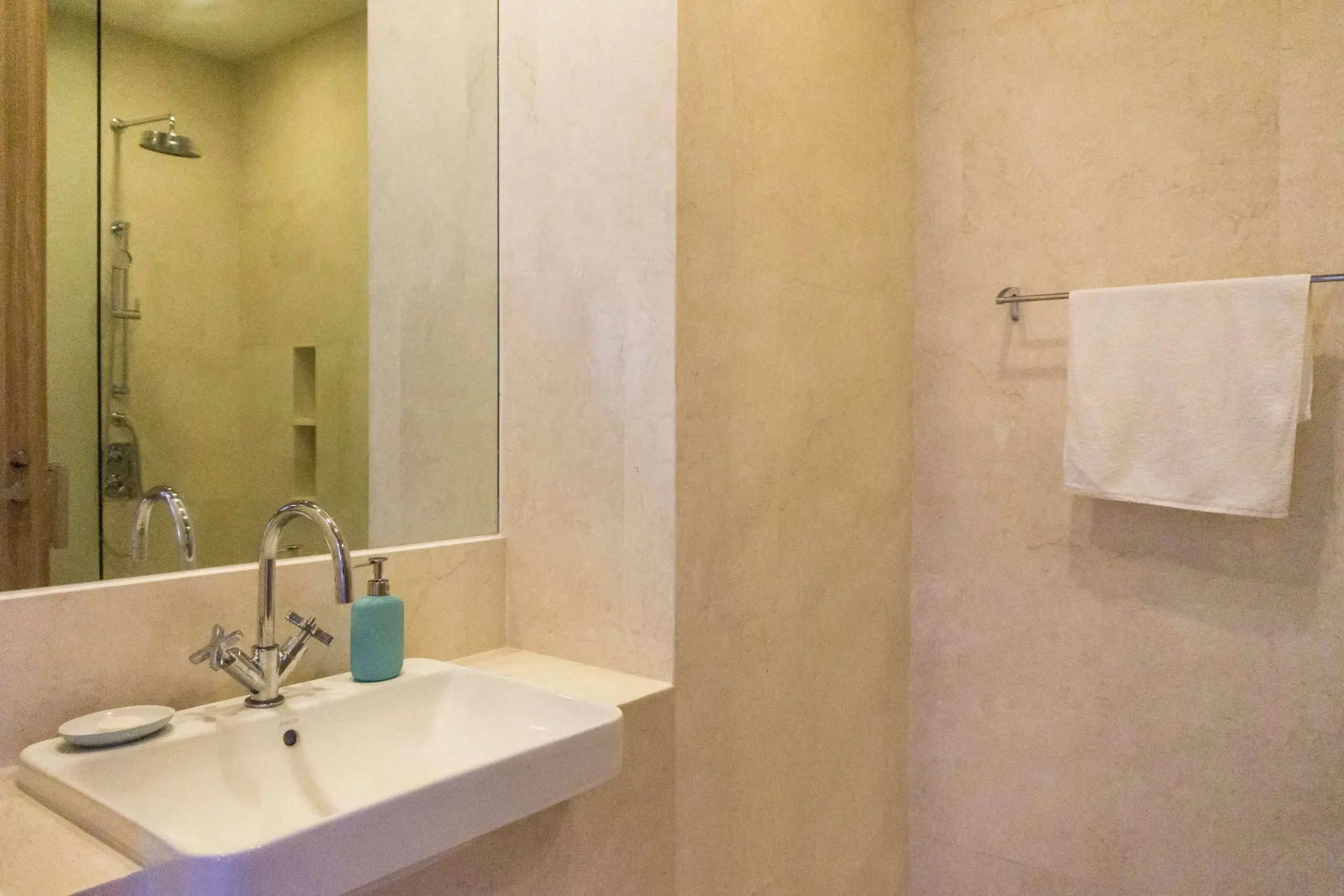 Luxury 2 Bedrooms Pool Access Beachfront Condominium