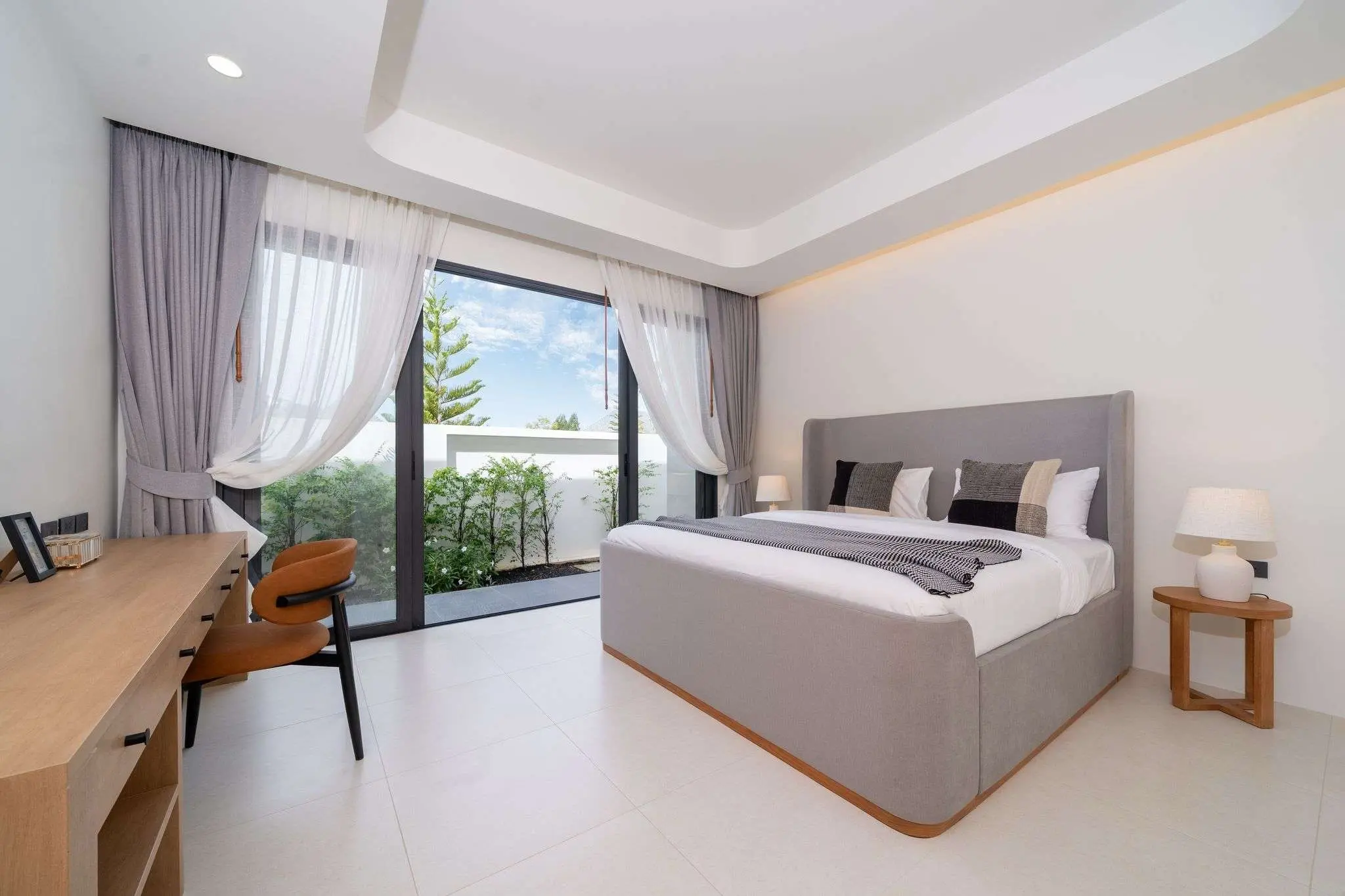Luxury 4-Bedroom Pool Villas in Bangtao For Rent