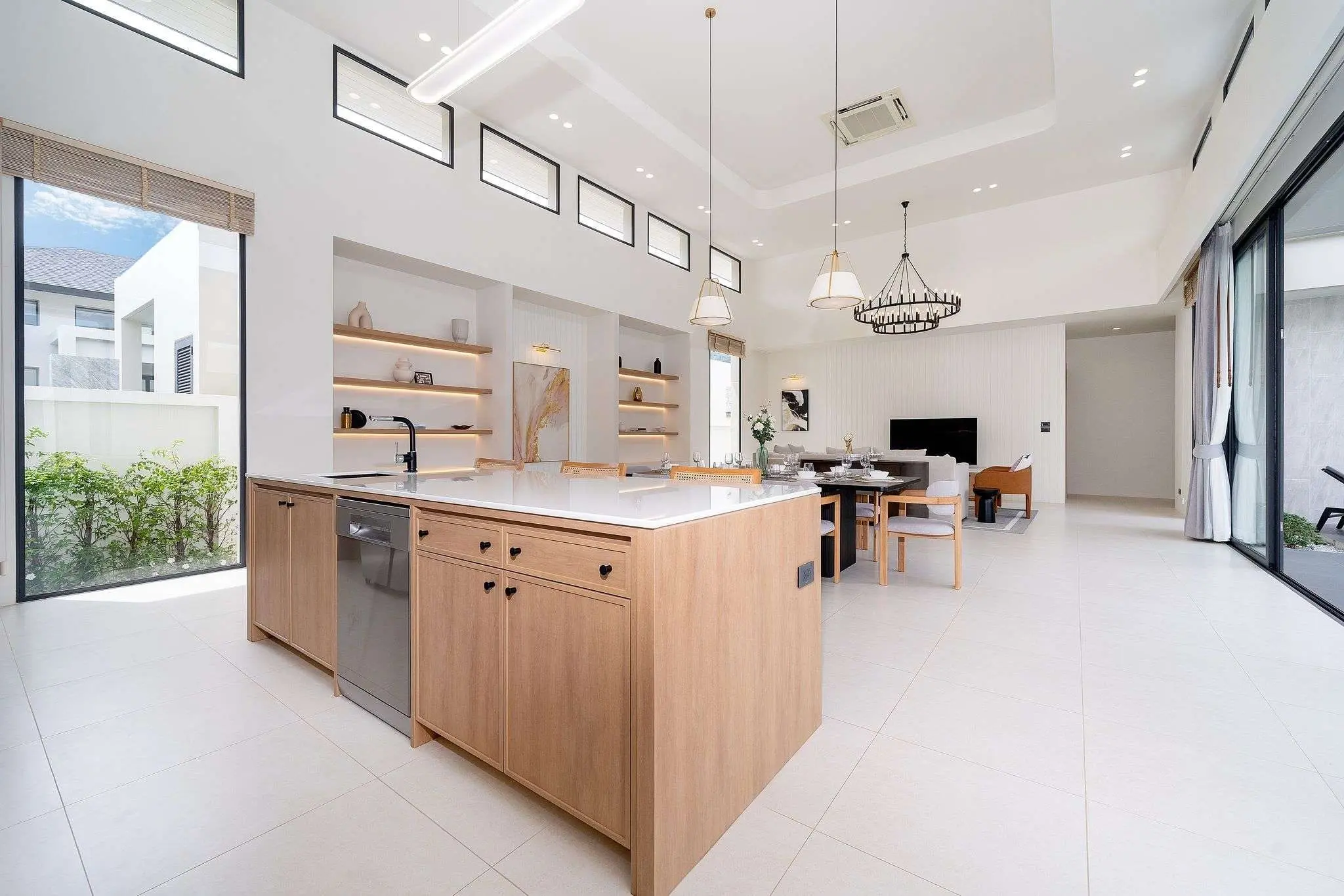 Luxury 4-Bedroom Pool Villas in Bangtao For Rent