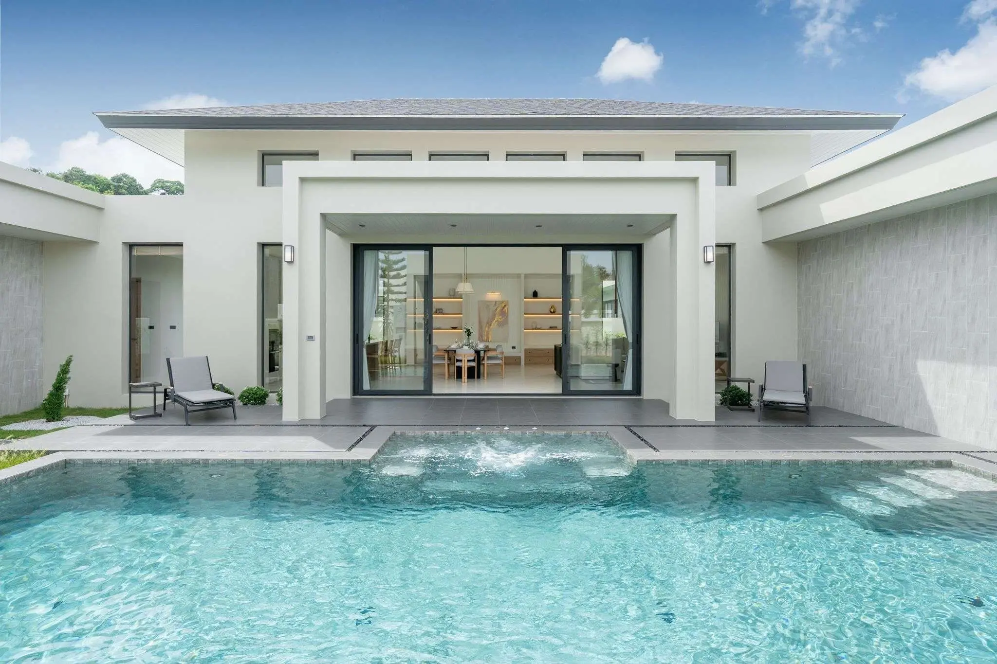Luxury 4-Bedroom Pool Villas in Bangtao For Rent