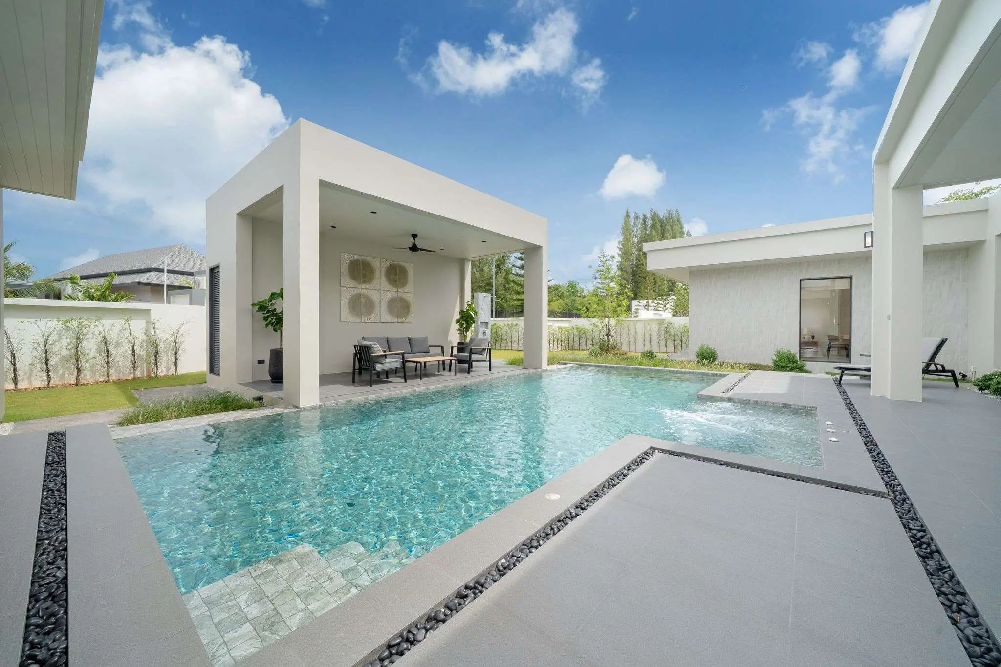 Luxury 4-Bedroom Pool Villas in Bangtao For Rent
