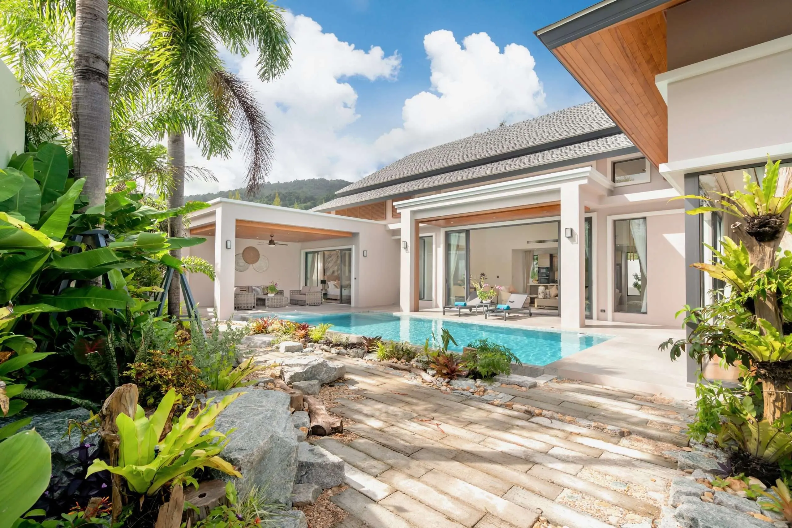 Modern Luxury Pool Villas in Prime Phuket Location