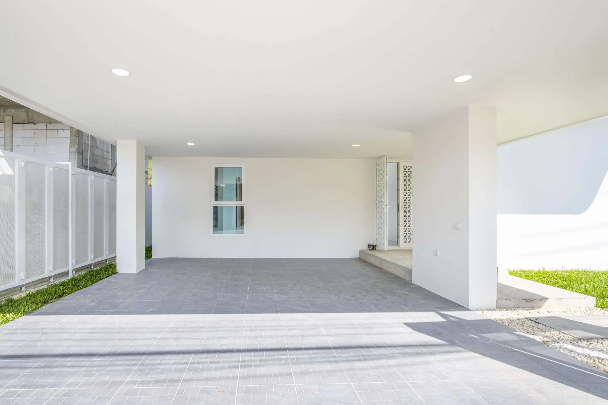 Modern 3-Story Pool Villas with Rooftop Sky Decks in Prime Kathu Location – Near Loch Palm Golf Course