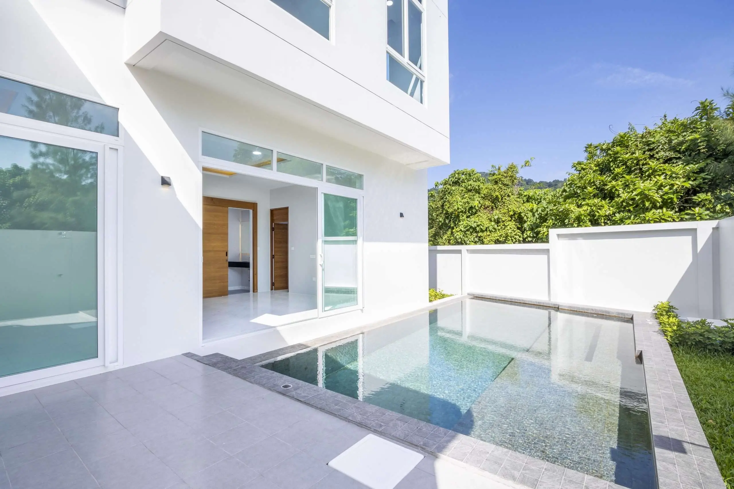 Modern 3-Story Pool Villas with Rooftop Sky Decks in Prime Kathu Location – Near Loch Palm Golf Course
