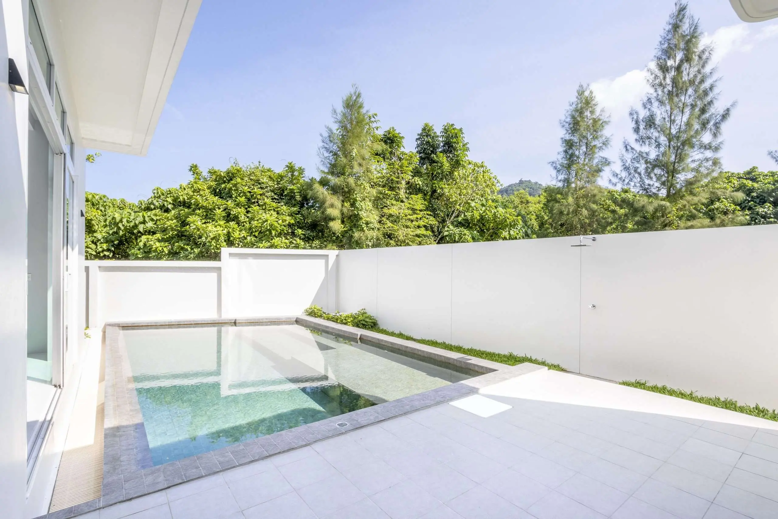 Modern 3-Story Pool Villas with Rooftop Sky Decks in Prime Kathu Location – Near Loch Palm Golf Course
