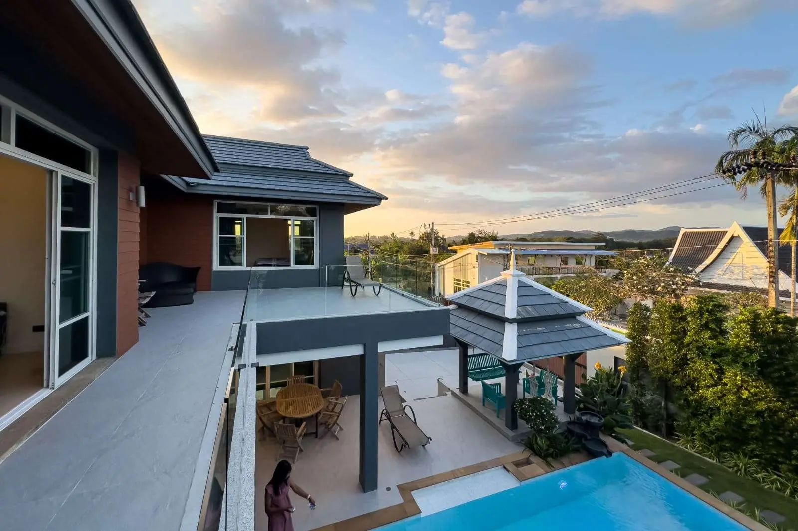 Spacious 4+1 Bedroom Private Pool Villa with Garden and Ample Parking For SALE - RENT
