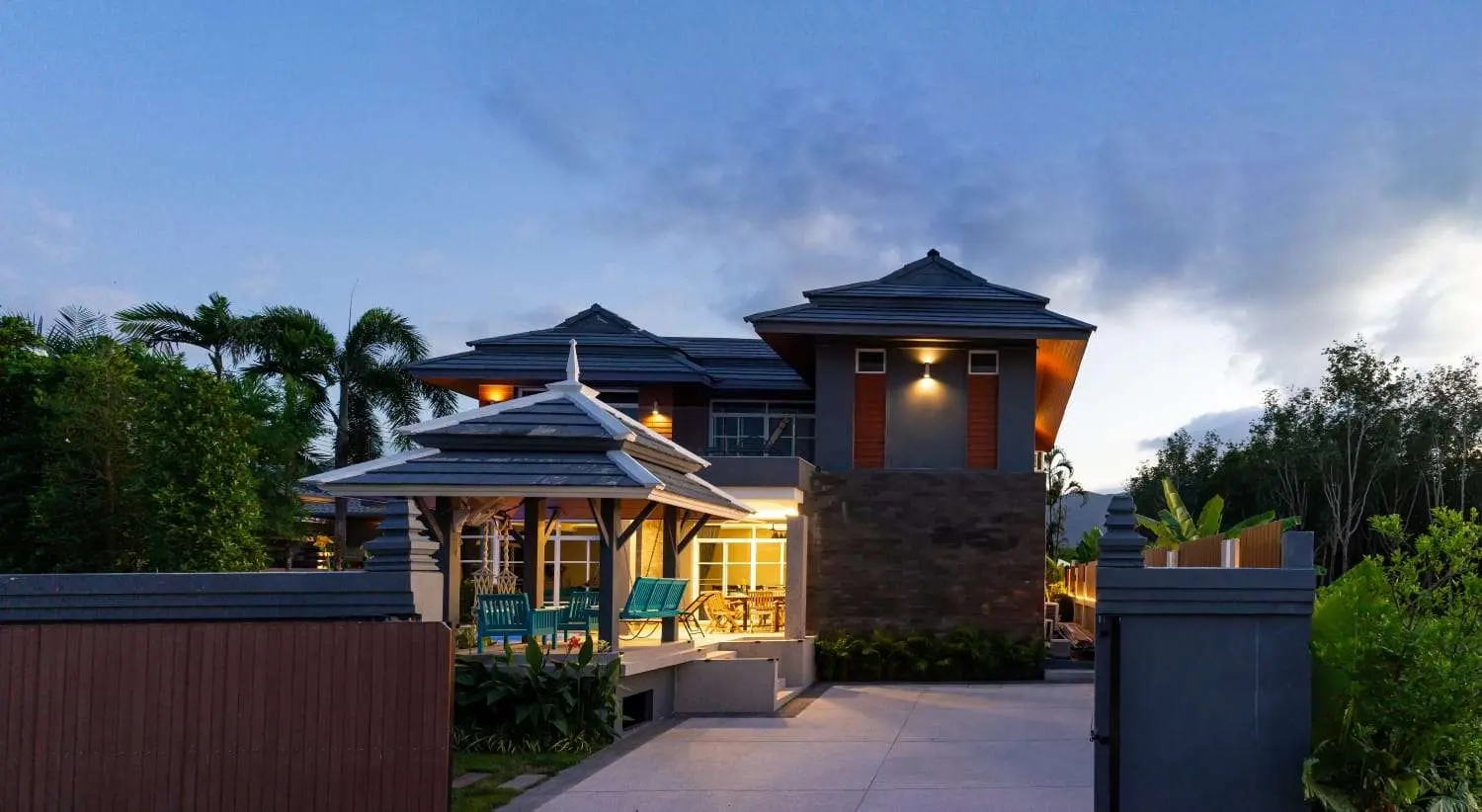 Spacious 4+1 Bedroom Private Pool Villa with Garden and Ample Parking For SALE - RENT