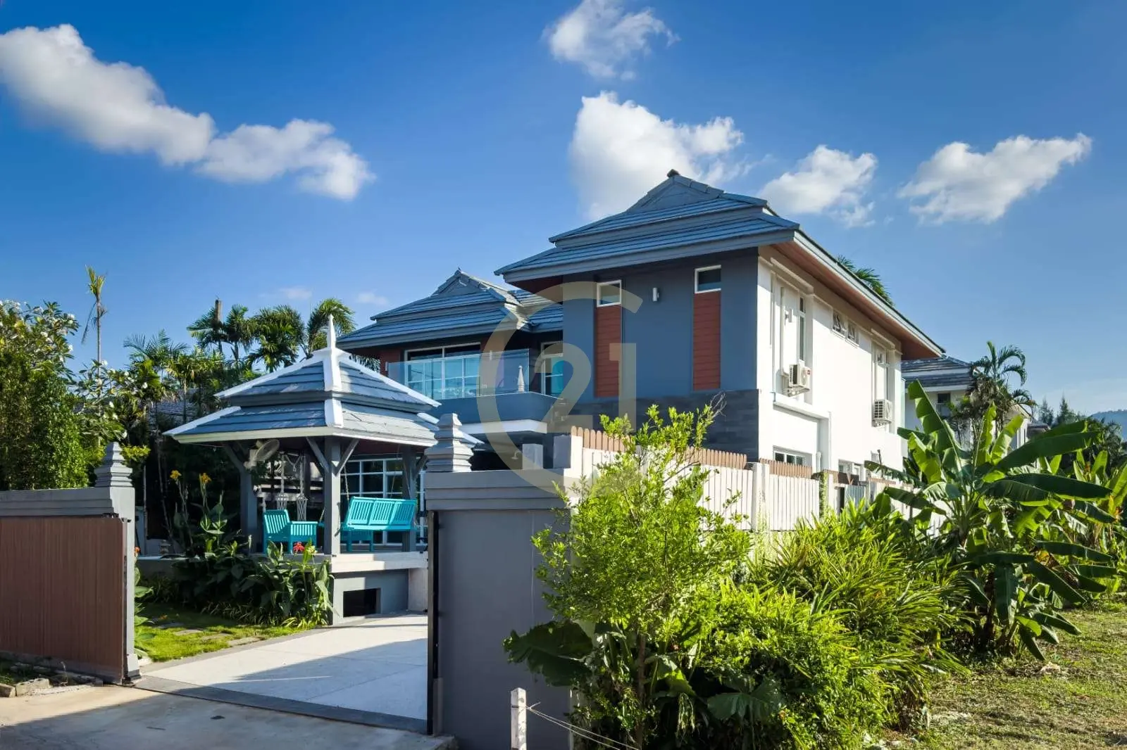 Spacious 4+1 Bedroom Private Pool Villa with Garden and Ample Parking For SALE - RENT