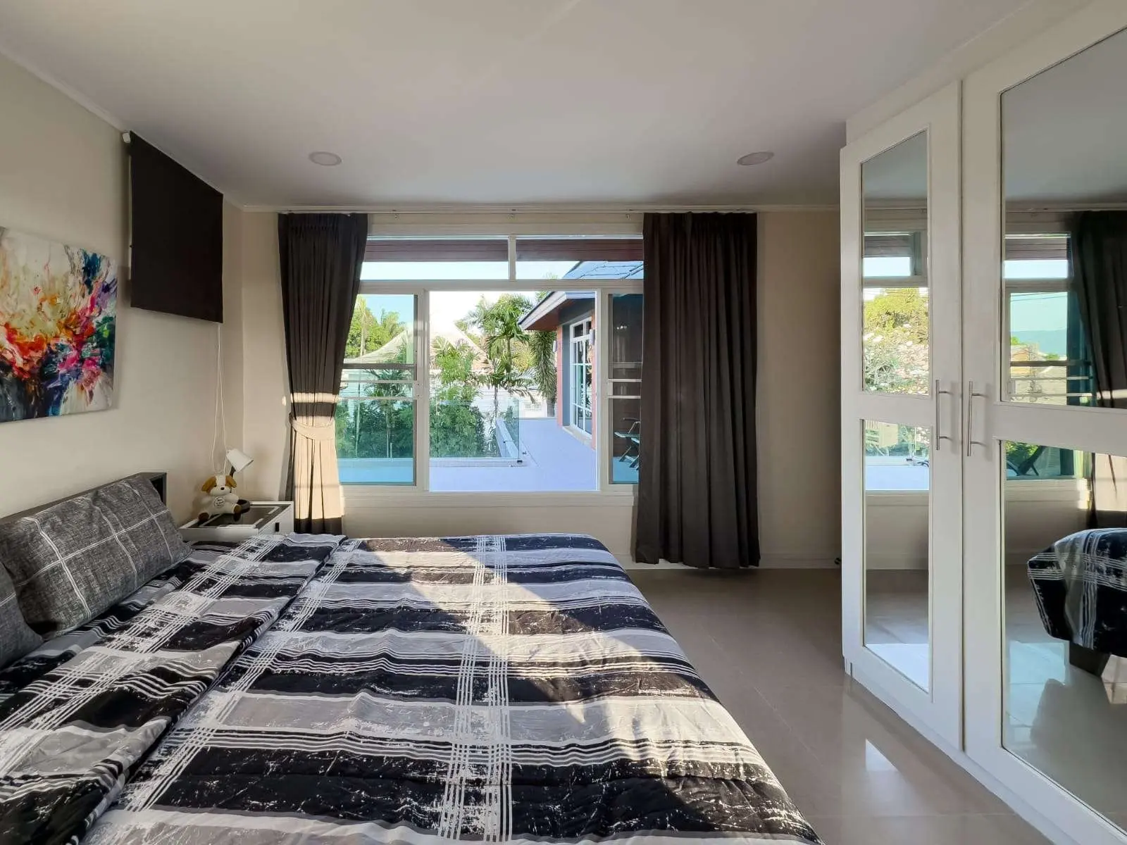 Spacious 4+1 Bedroom Private Pool Villa with Garden and Ample Parking For SALE - RENT