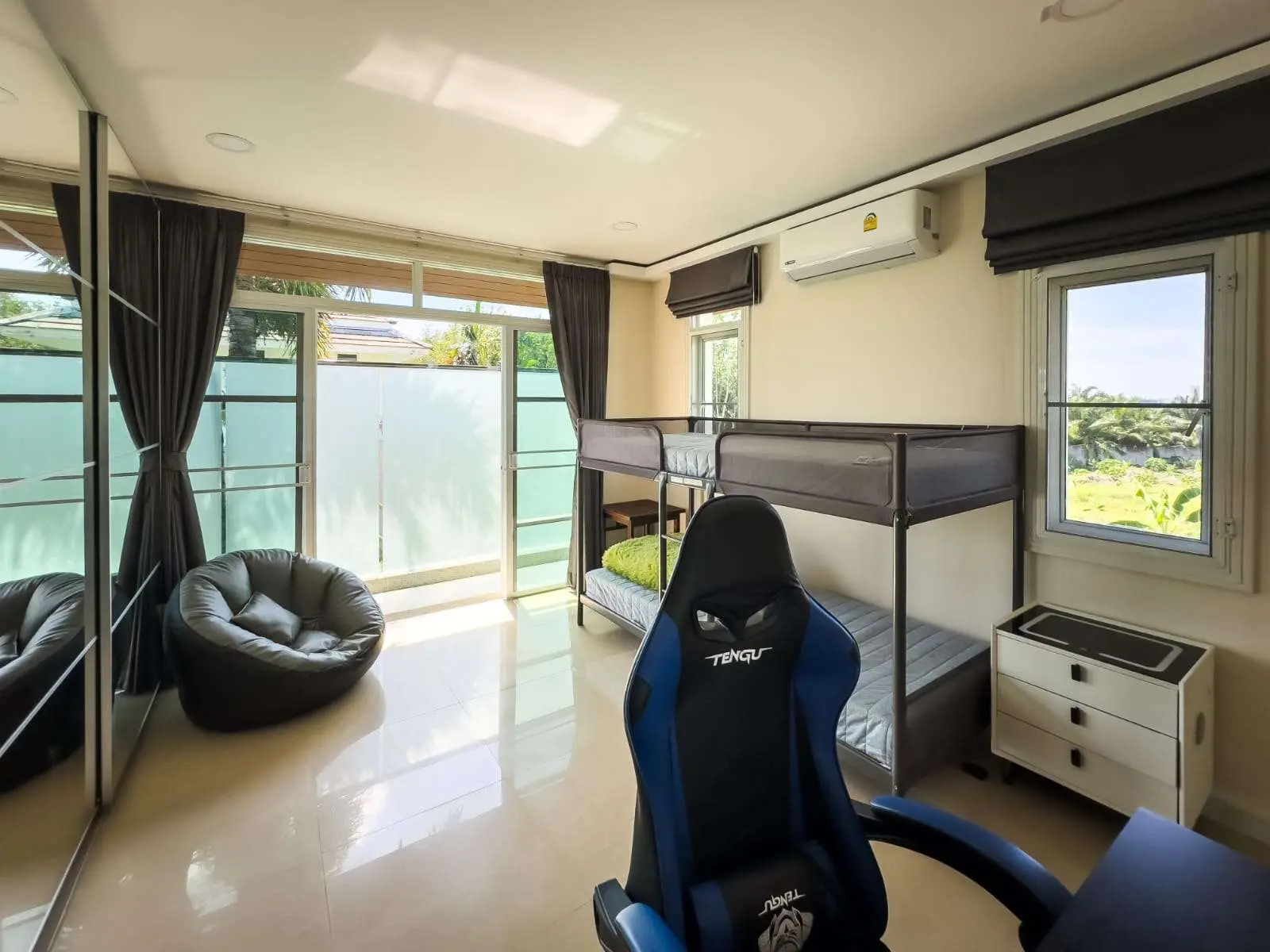 Spacious 4+1 Bedroom Private Pool Villa with Garden and Ample Parking For SALE - RENT
