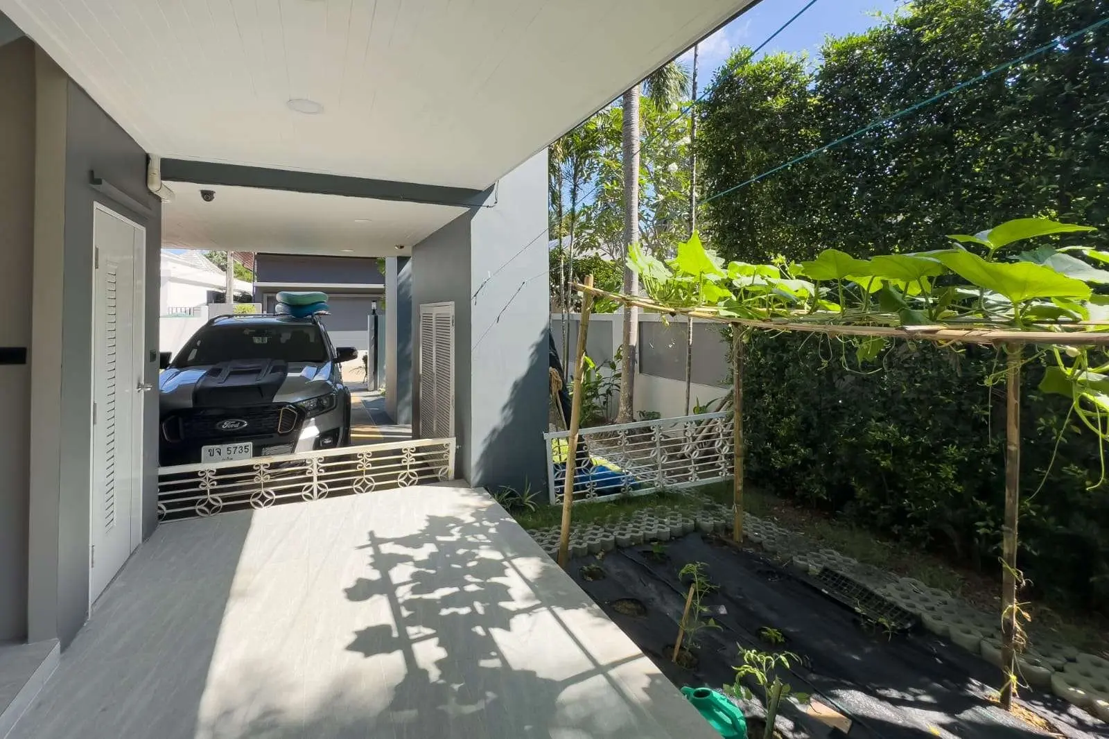 Spacious 4+1 Bedroom Private Pool Villa with Garden and Ample Parking For SALE - RENT
