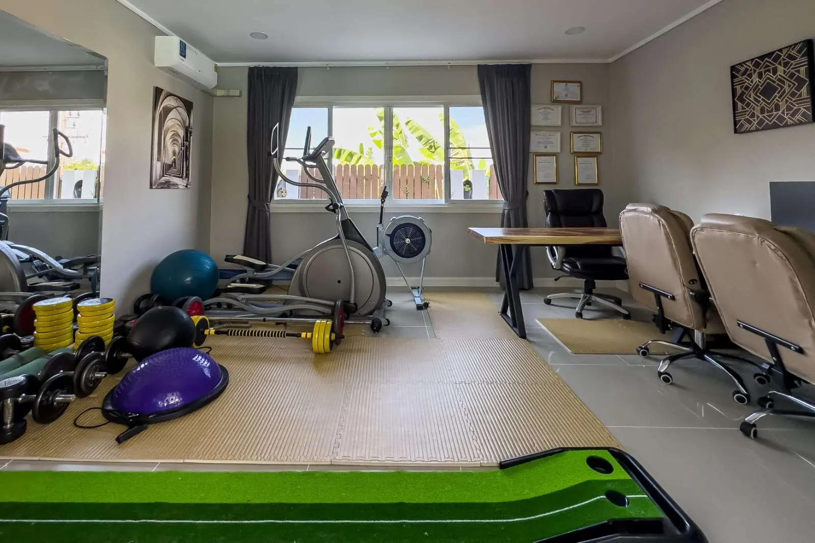 Spacious 4+1 Bedroom Private Pool Villa with Garden and Ample Parking For SALE - RENT