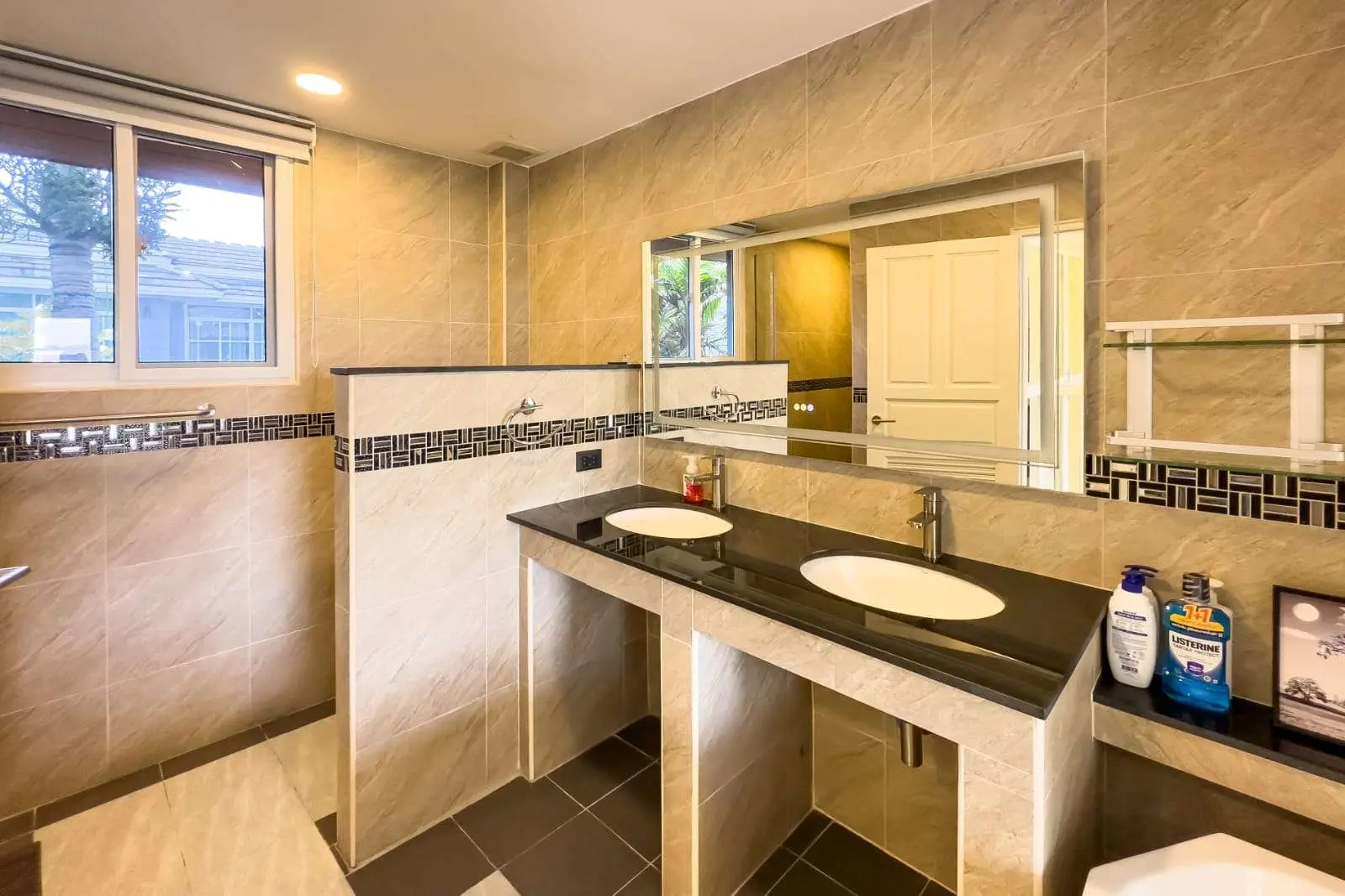 Spacious 4+1 Bedroom Private Pool Villa with Garden and Ample Parking For SALE - RENT