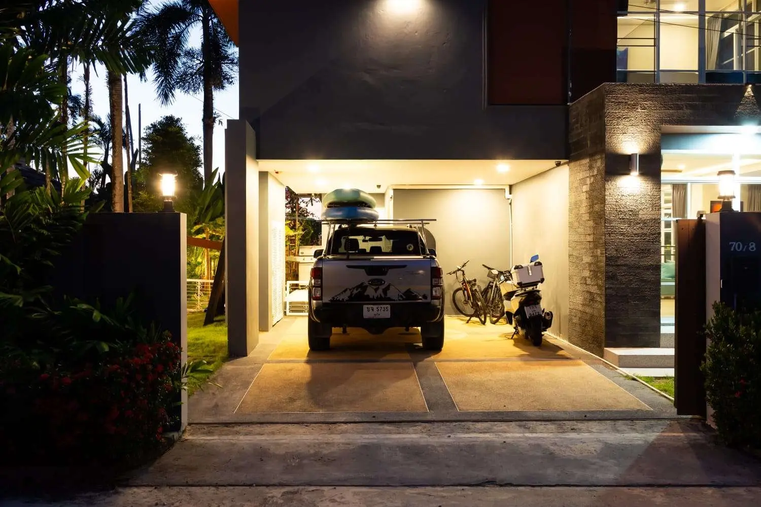 Spacious 4+1 Bedroom Private Pool Villa with Garden and Ample Parking For SALE - RENT
