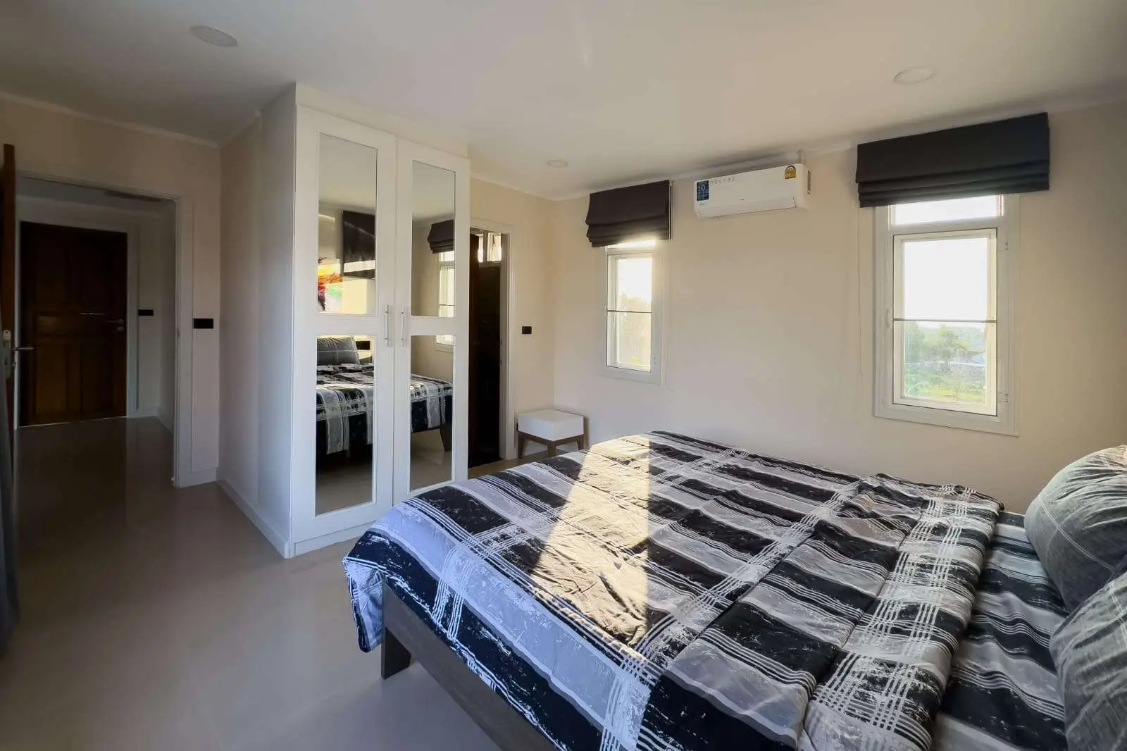 Spacious 4+1 Bedroom Private Pool Villa with Garden and Ample Parking For SALE - RENT