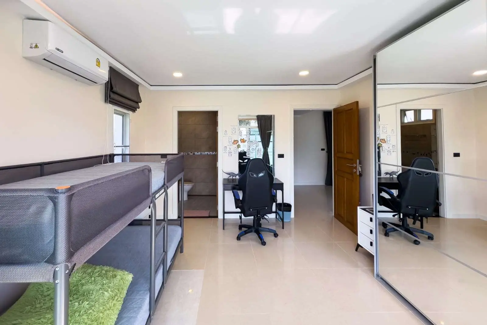 Spacious 4+1 Bedroom Private Pool Villa with Garden and Ample Parking For SALE - RENT