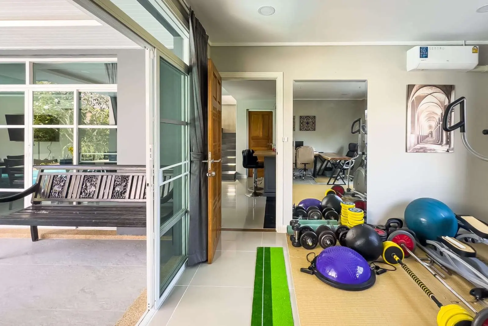 Spacious 4+1 Bedroom Private Pool Villa with Garden and Ample Parking For SALE - RENT