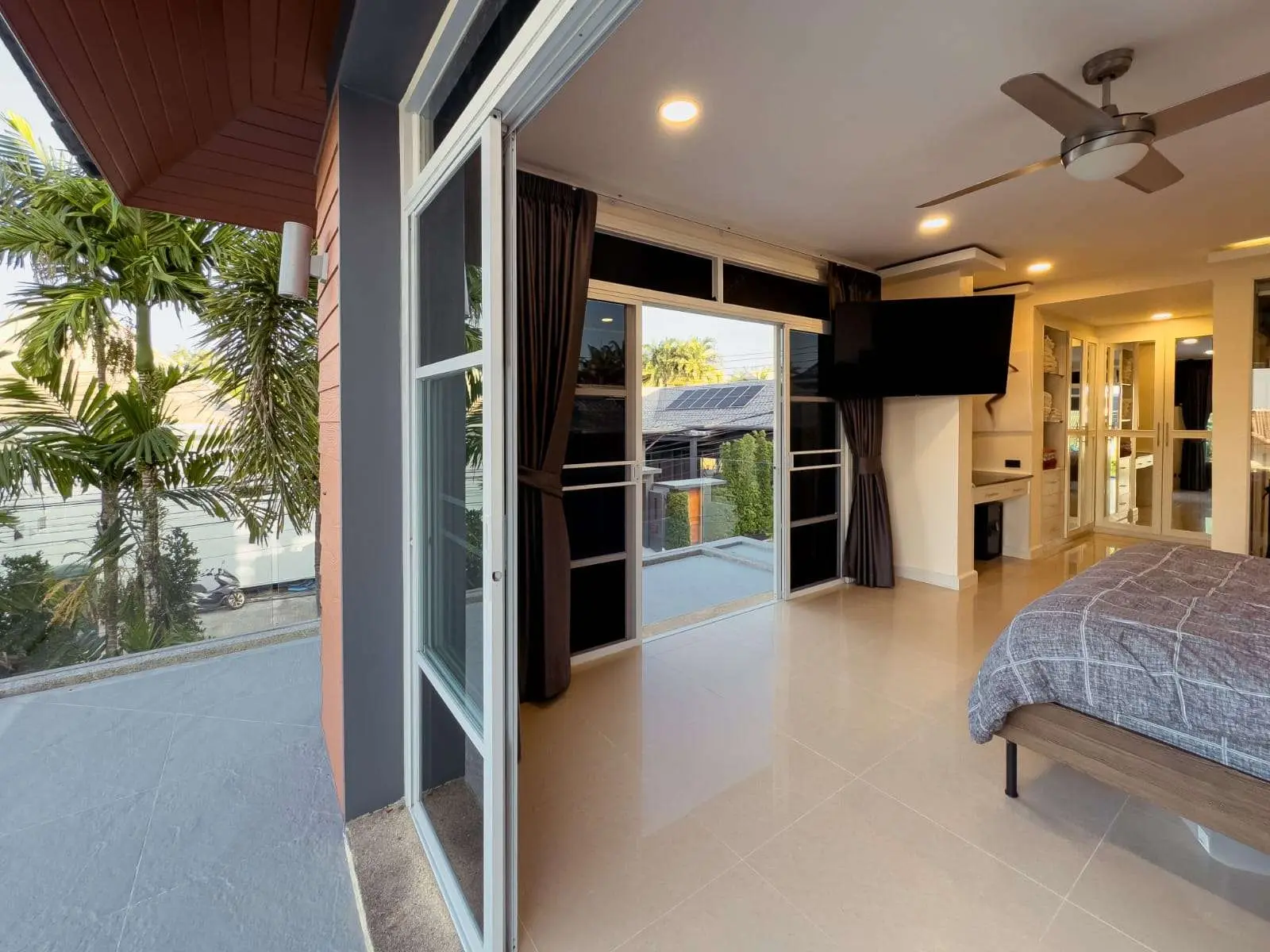 Spacious 4+1 Bedroom Private Pool Villa with Garden and Ample Parking For SALE - RENT