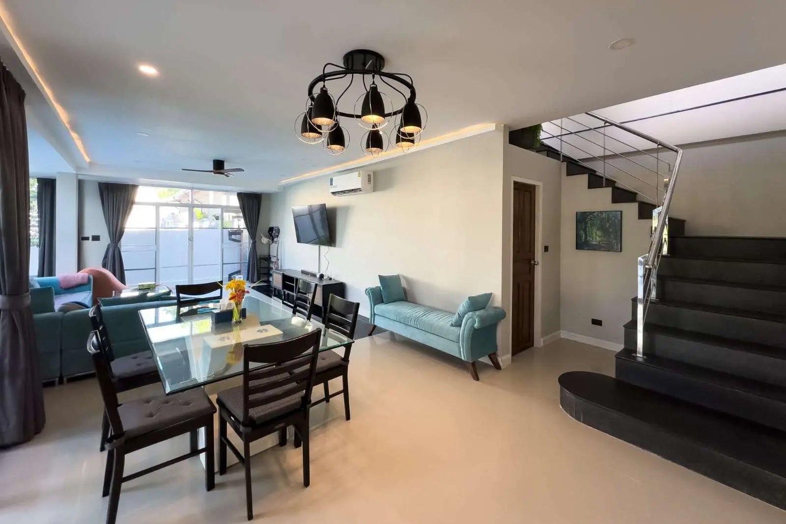 Spacious 4+1 Bedroom Private Pool Villa with Garden and Ample Parking For SALE - RENT