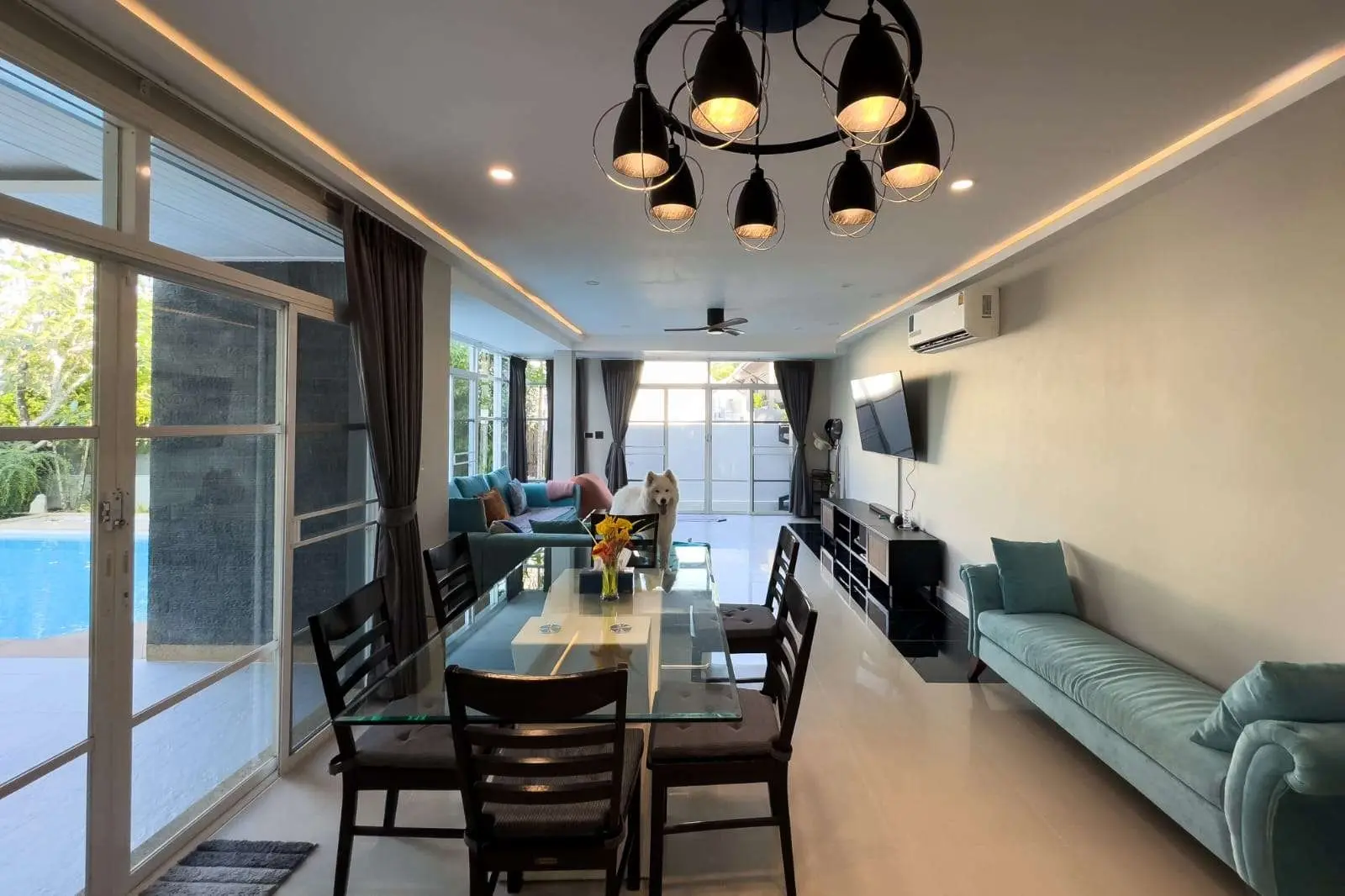 Spacious 4+1 Bedroom Private Pool Villa with Garden and Ample Parking For SALE - RENT