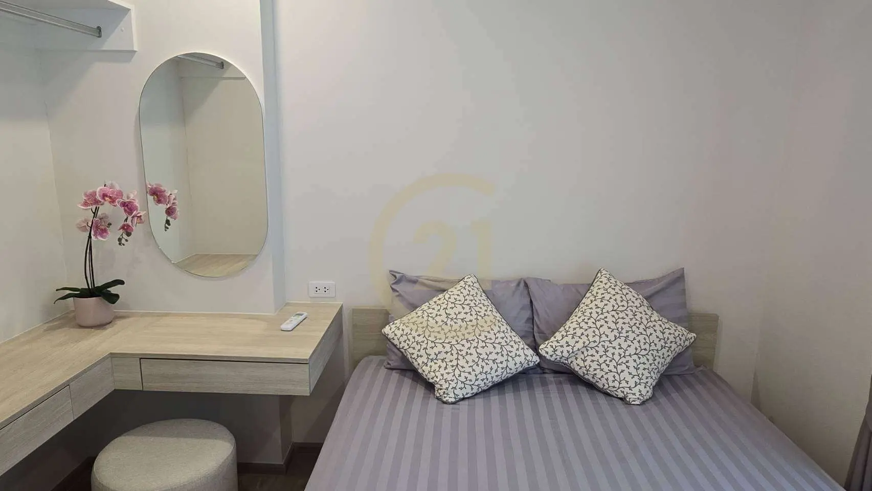 Modern 1-Bedroom Condo for Rent at PHYLL Condominium